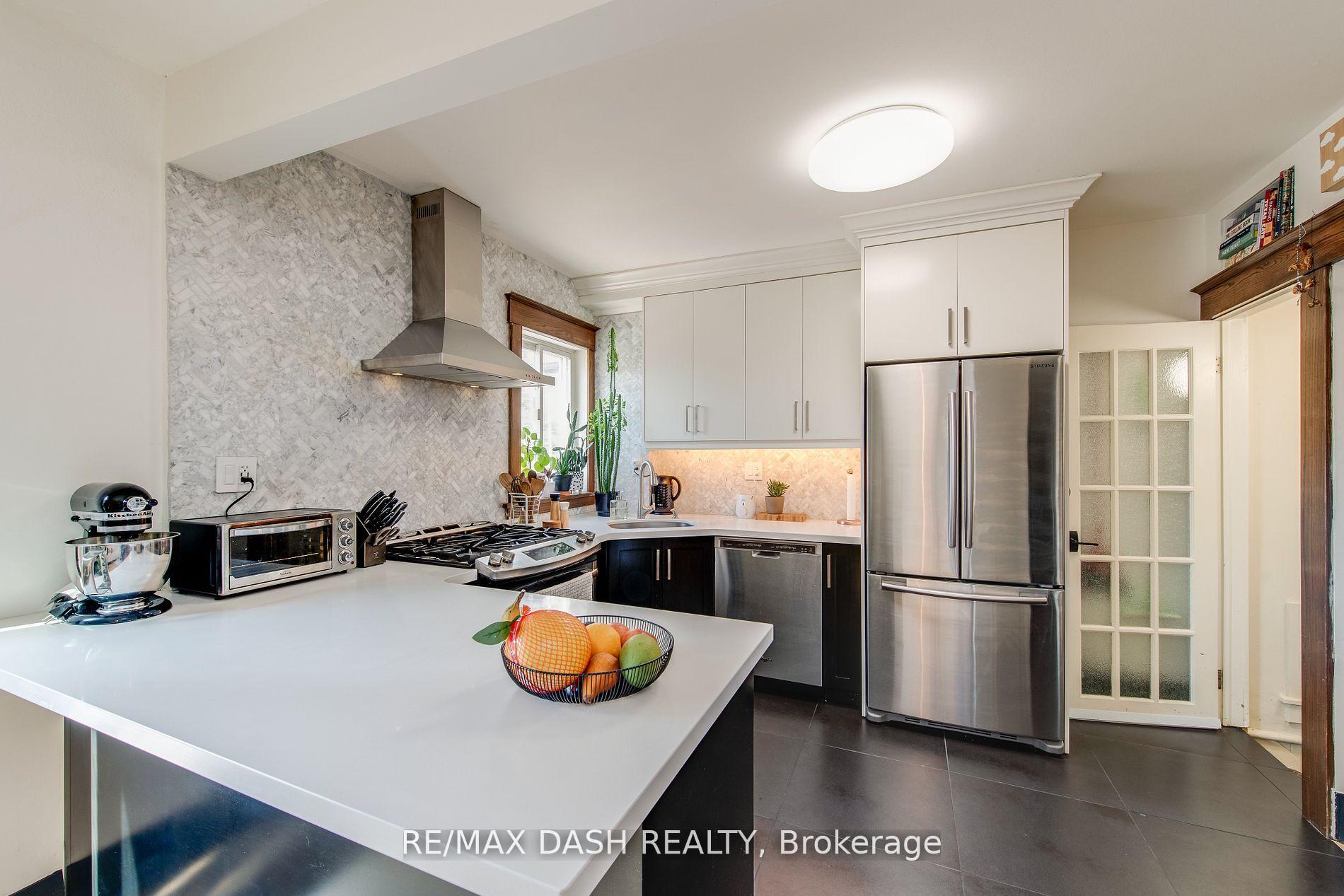 Photo 6 of 74 Oak Park Avenue, Toronto, Woodbine-Lumsden — HOMEH