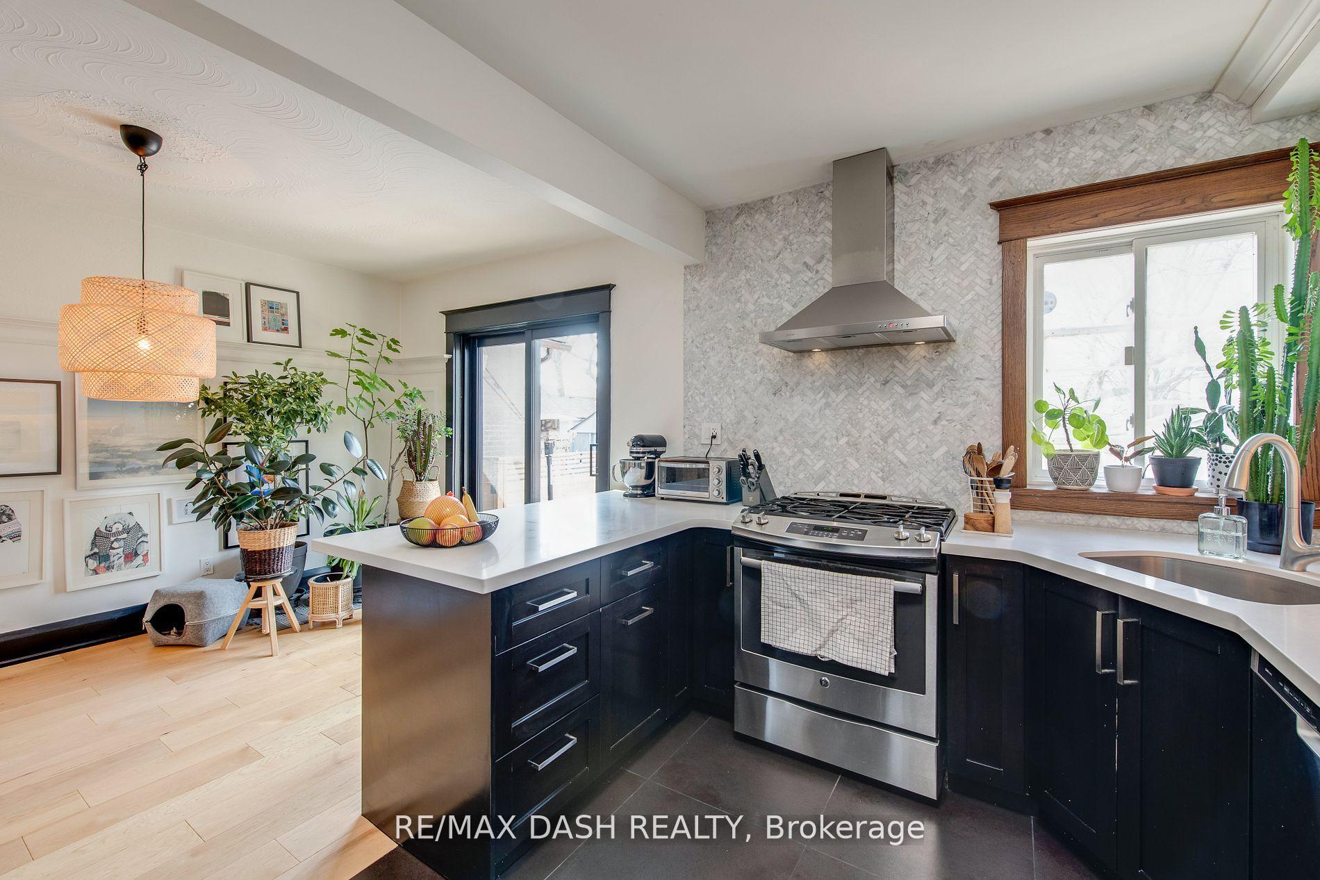 Photo 7 of 74 Oak Park Avenue, Toronto, Woodbine-Lumsden — HOMEH