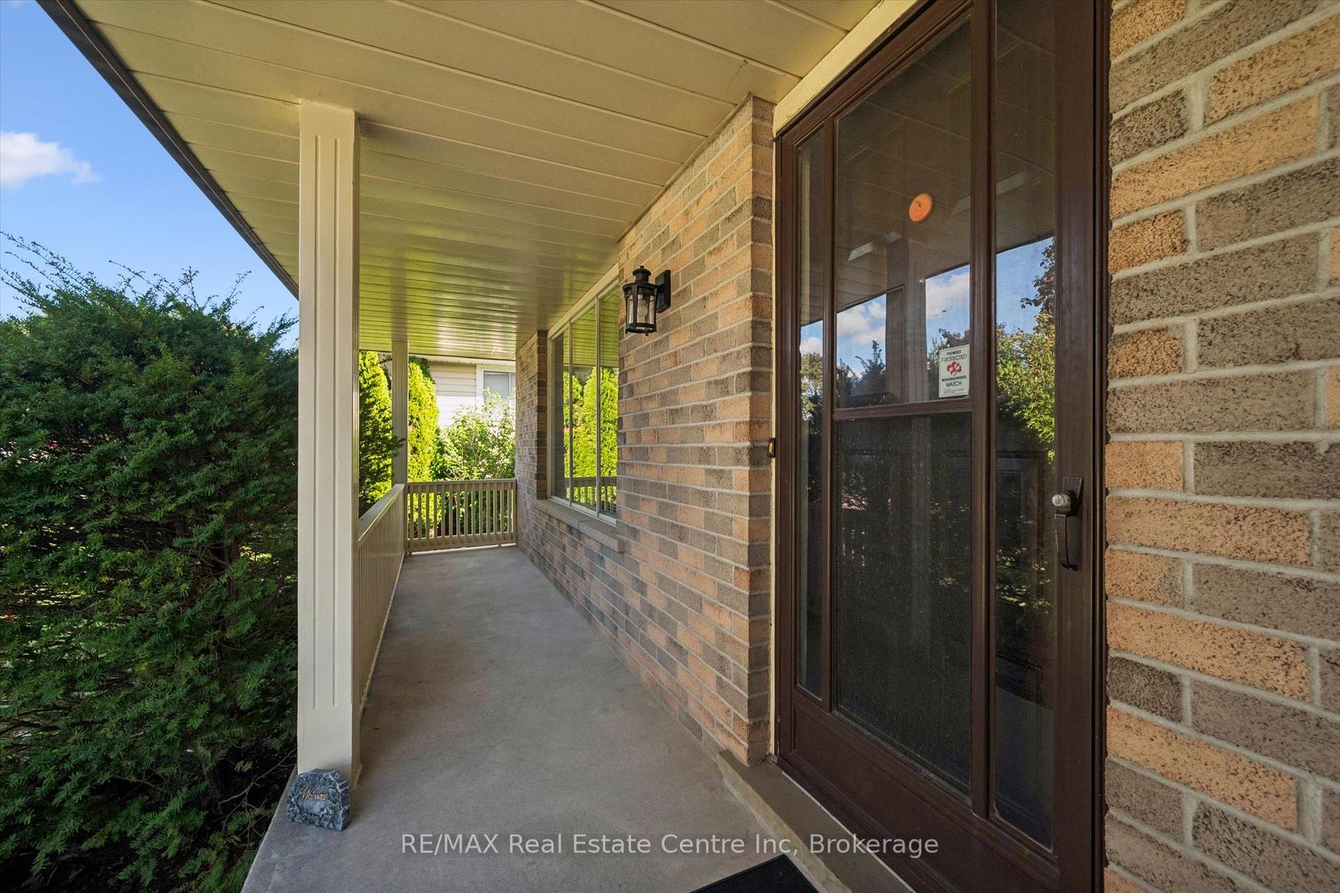 Photo 2 of 7 Countryside Crescent, Kitchener, Country Hills — HOMEH