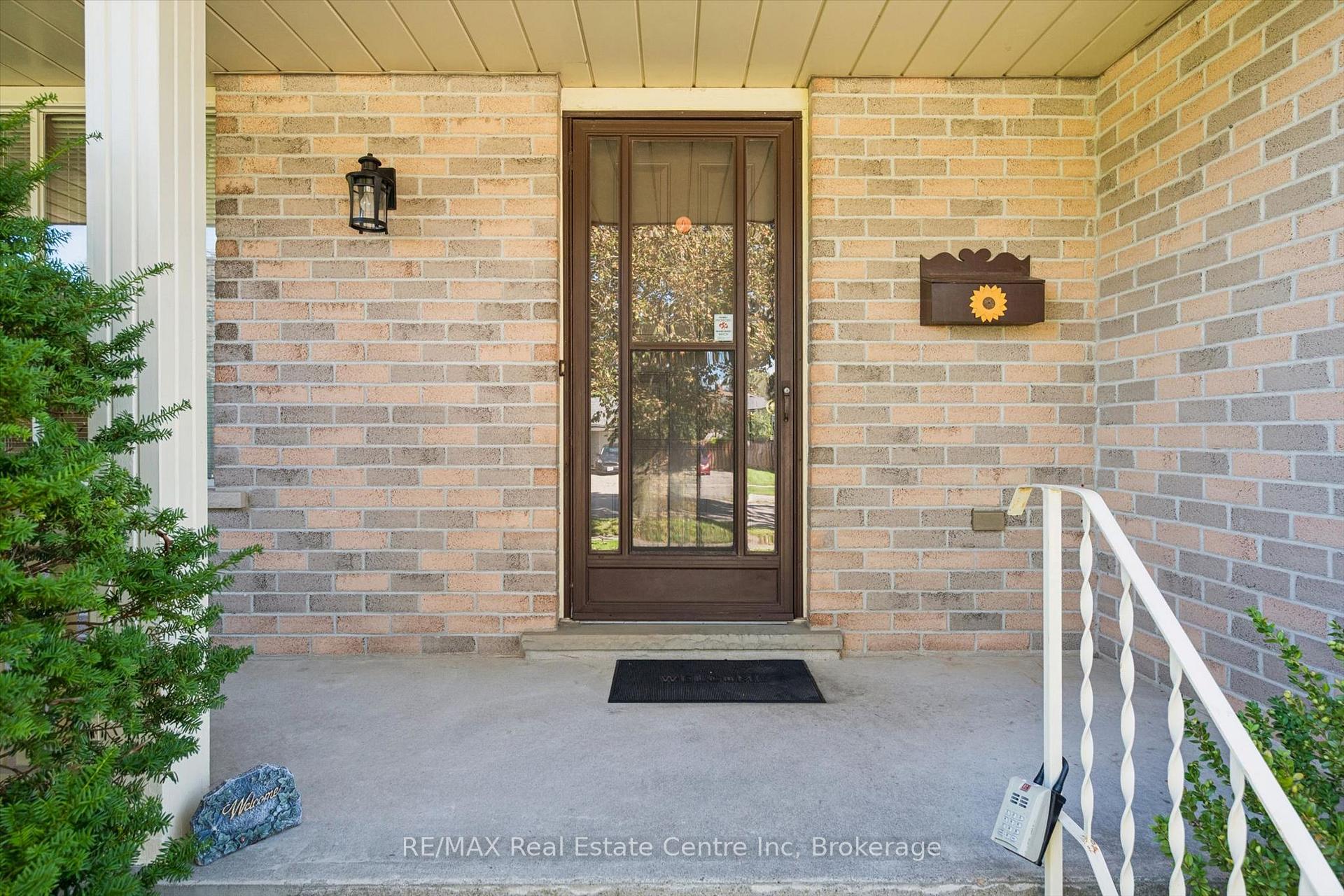Photo 3 of 7 Countryside Crescent, Kitchener, Country Hills — HOMEH