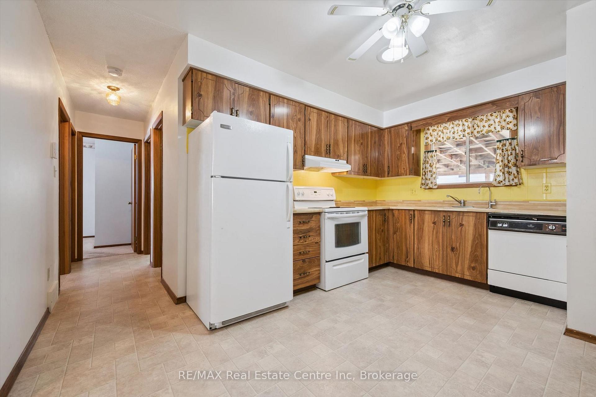 Photo 13 of 7 Countryside Crescent, Kitchener, Country Hills — HOMEH