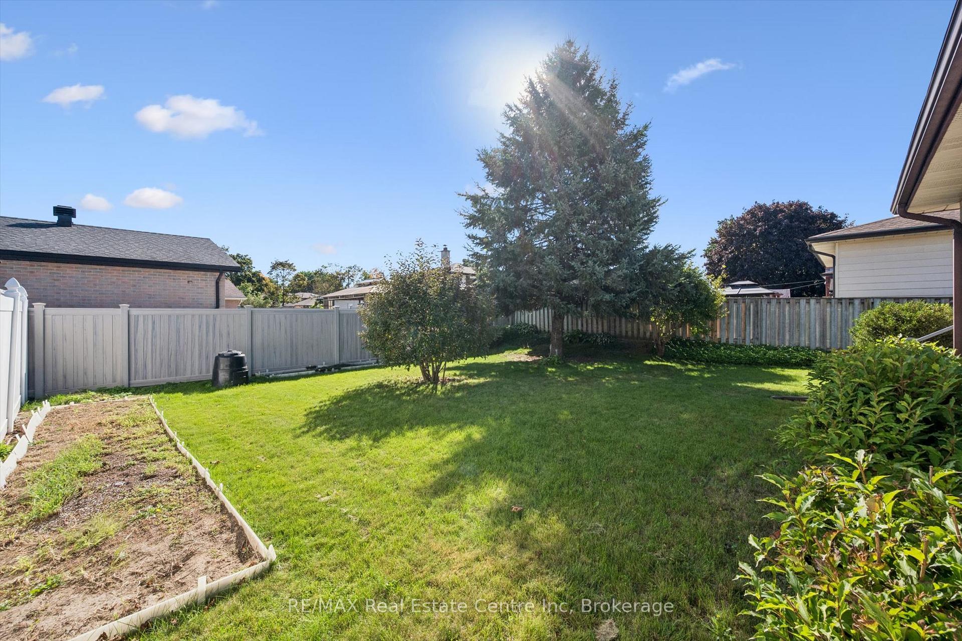 Photo 29 of 7 Countryside Crescent, Kitchener, Country Hills — HOMEH