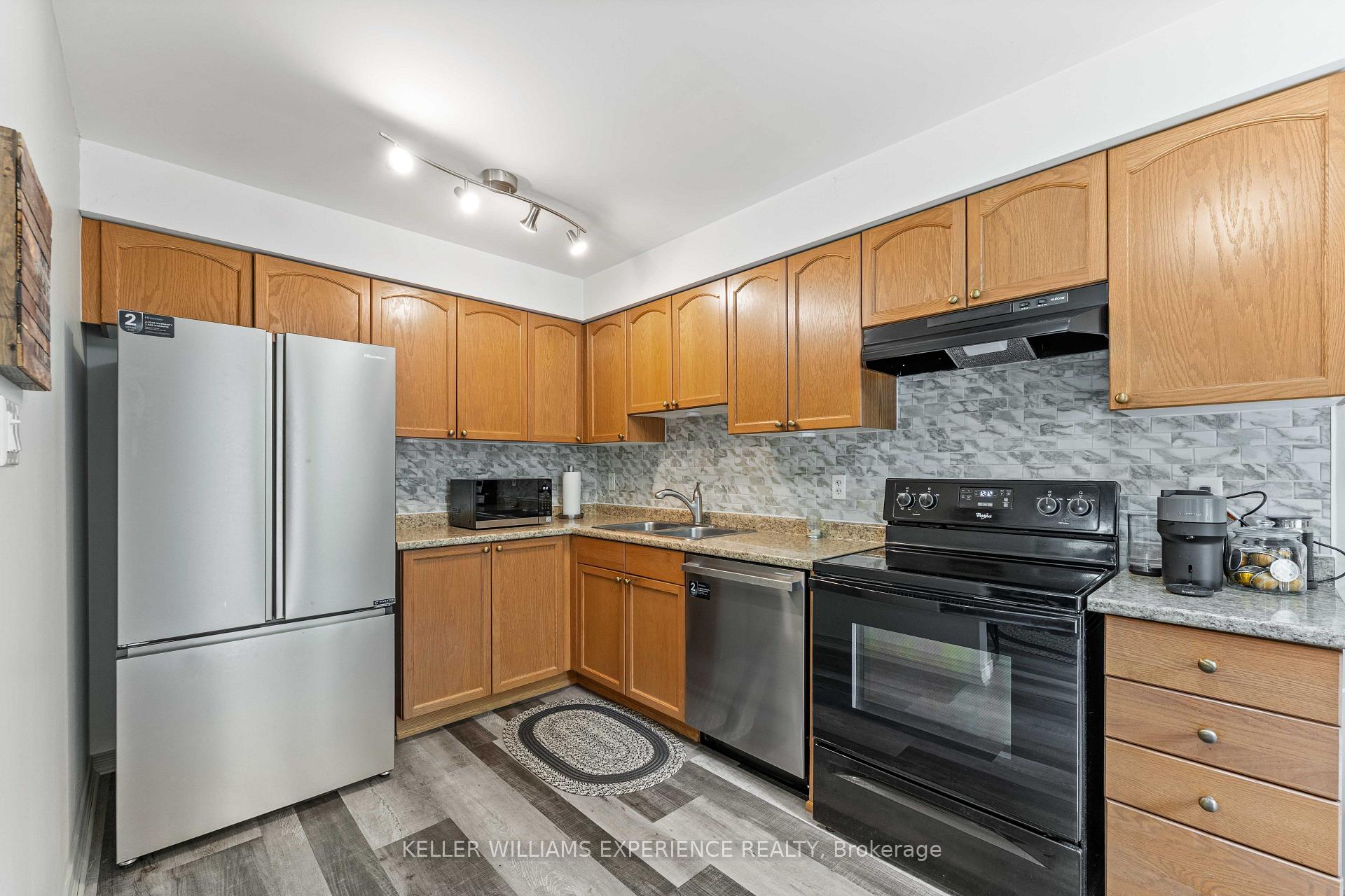 Photo 10 of Unit 8, 15 Cheltenham Road, Barrie, Georgian Drive — HOMEH