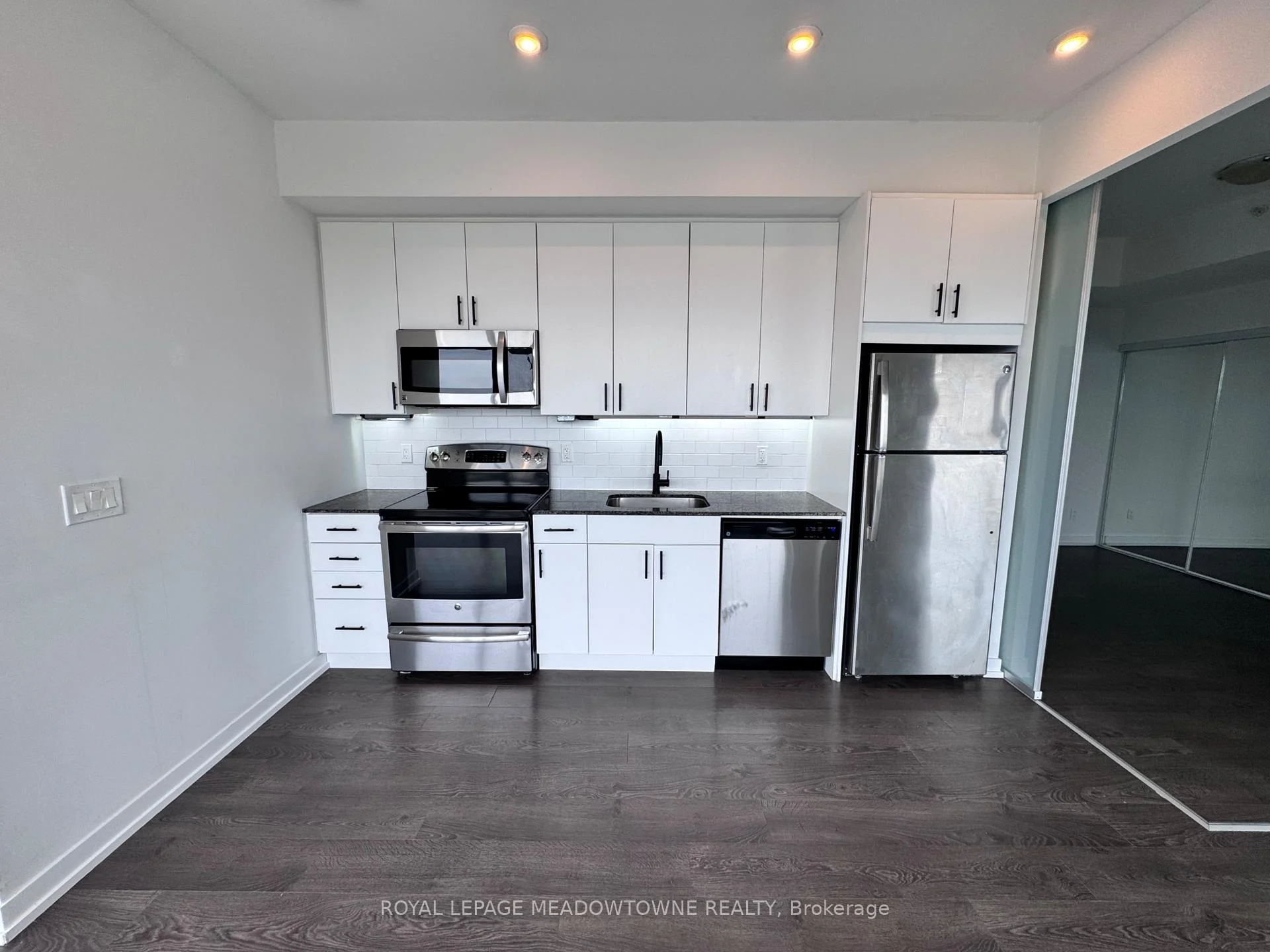 Photo 5 of Unit 1002, 2055 Danforth Avenue, Toronto, Woodbine Corridor — HOMEH