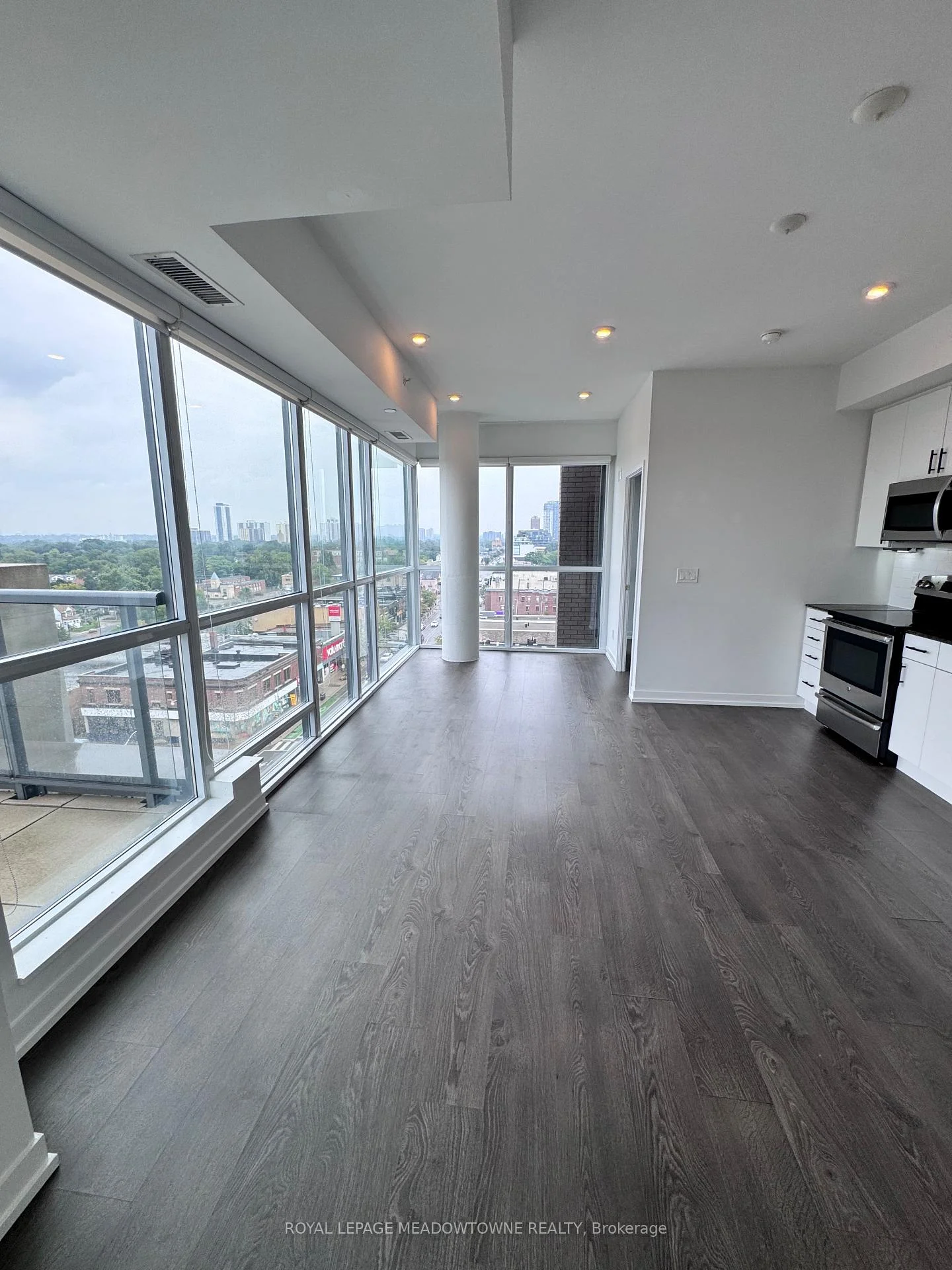 Photo 6 of Unit 1002, 2055 Danforth Avenue, Toronto, Woodbine Corridor — HOMEH