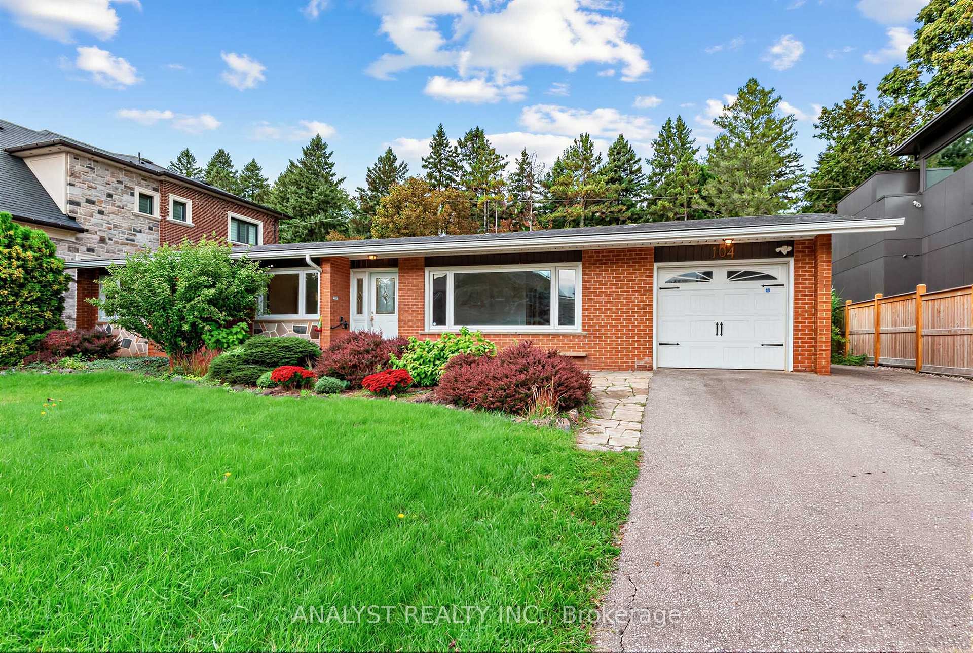 Photo 1 of 104 Cardish Street, Vaughan, Kleinburg — HOMEH