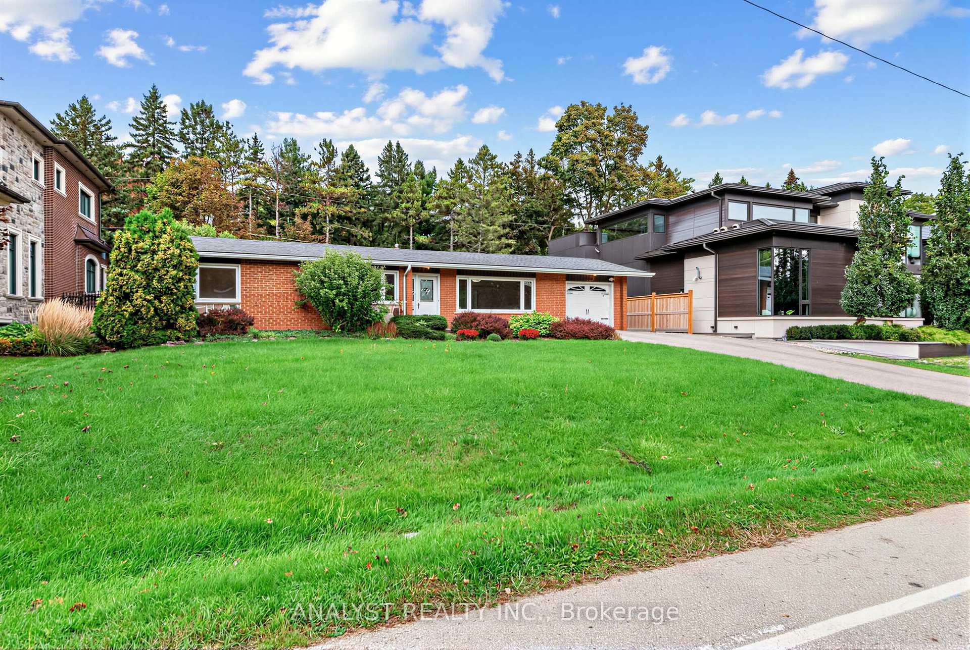 Photo 3 of 104 Cardish Street, Vaughan, Kleinburg — HOMEH