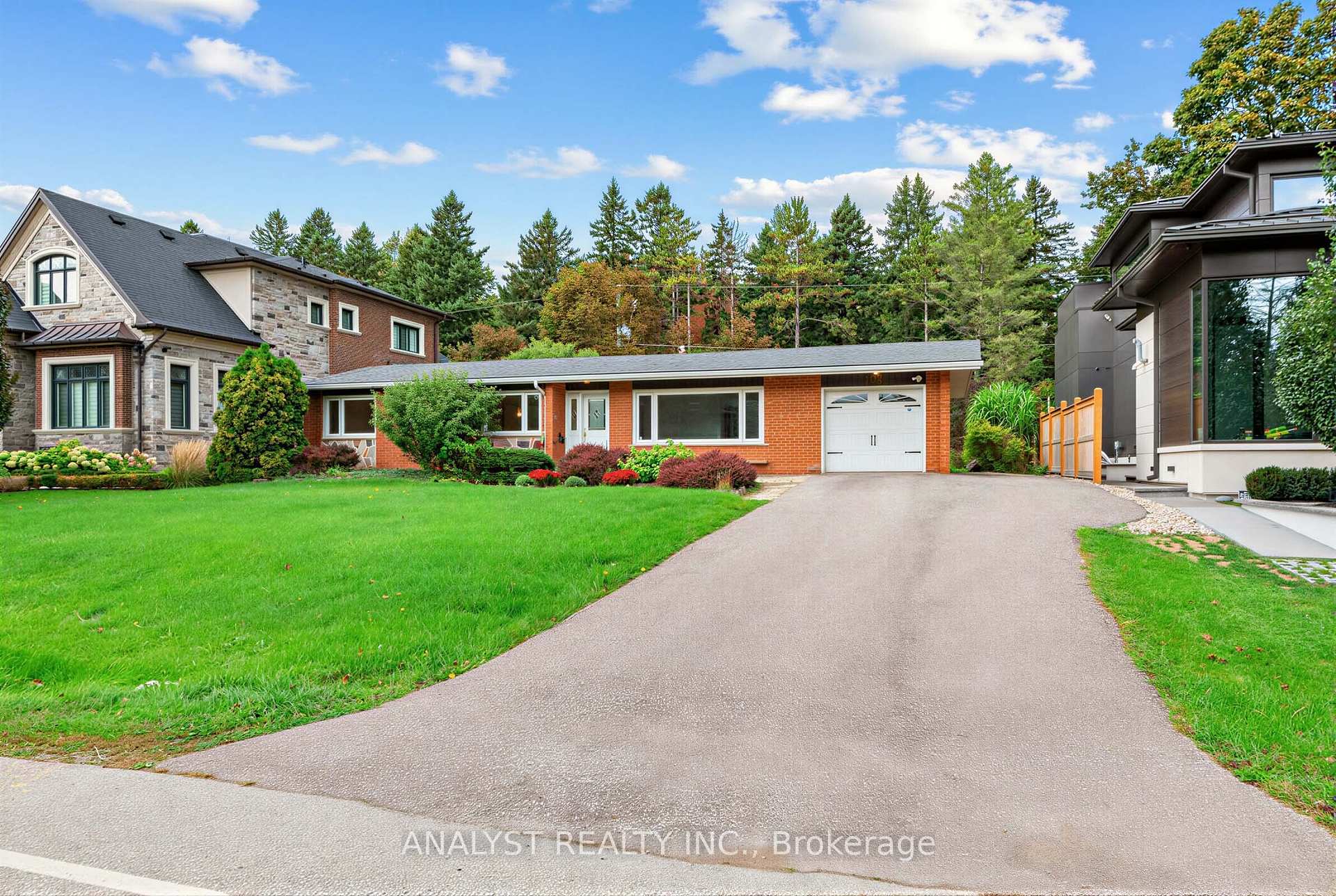Photo 4 of 104 Cardish Street, Vaughan, Kleinburg — HOMEH
