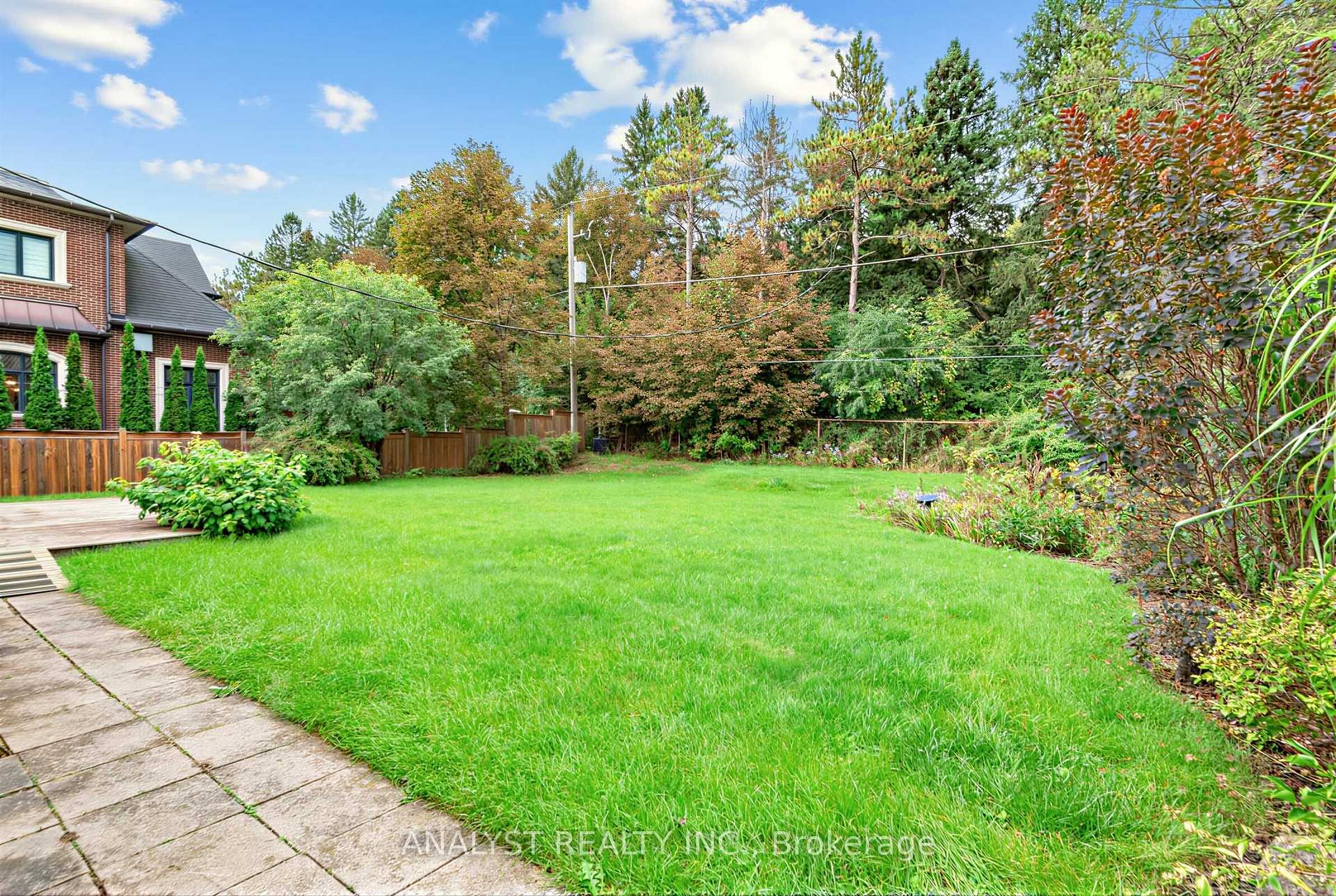 Photo 5 of 104 Cardish Street, Vaughan, Kleinburg — HOMEH
