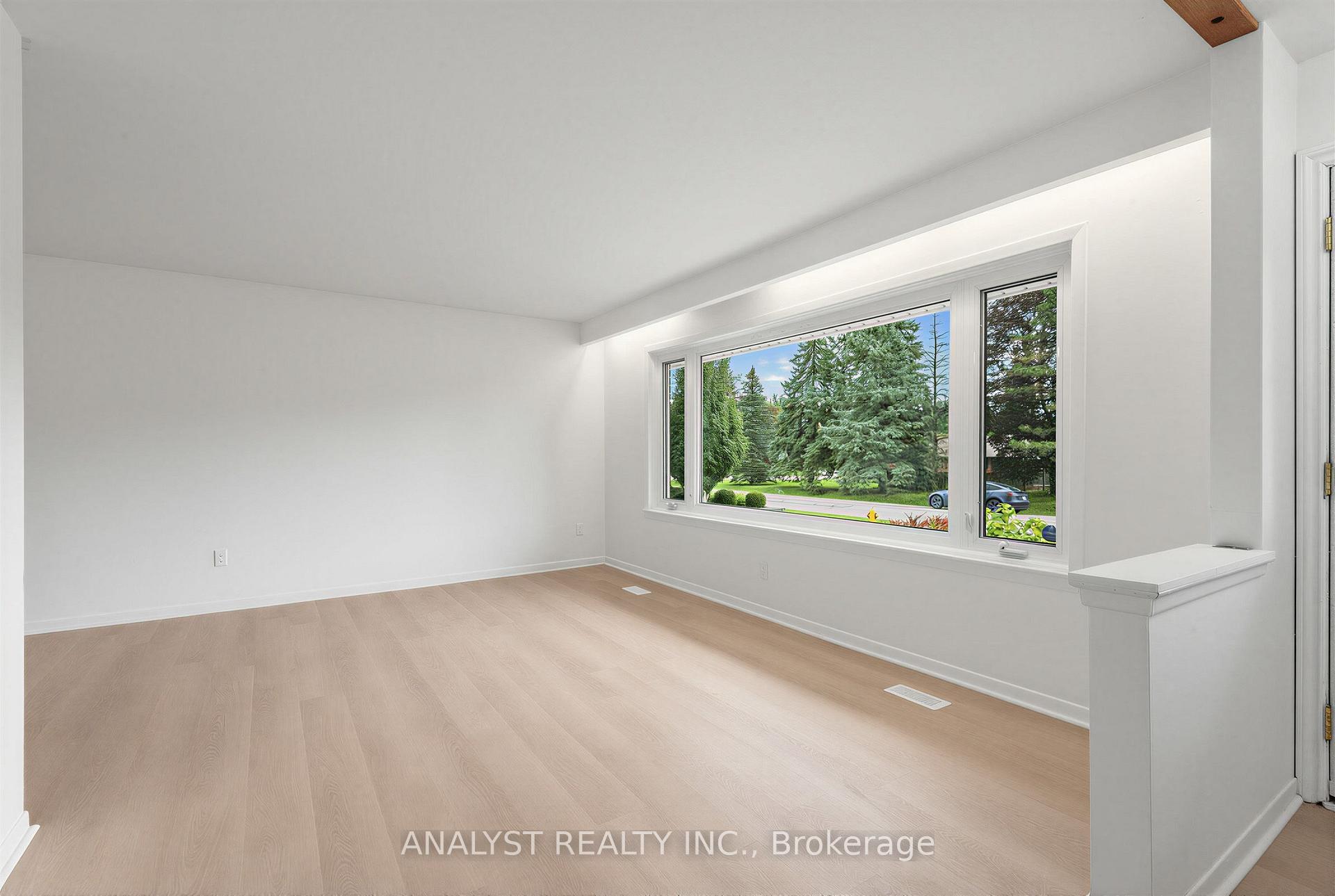 Photo 10 of 104 Cardish Street, Vaughan, Kleinburg — HOMEH