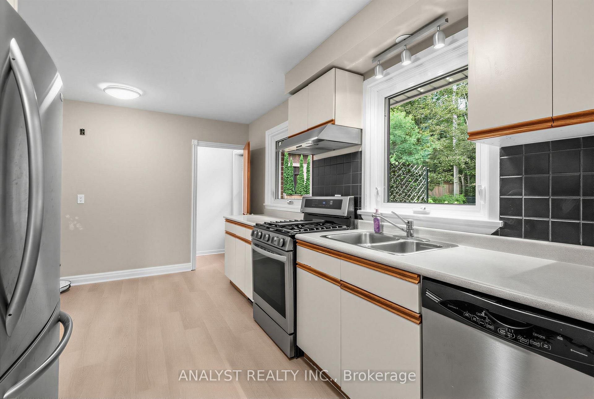 Photo 16 of 104 Cardish Street, Vaughan, Kleinburg — HOMEH
