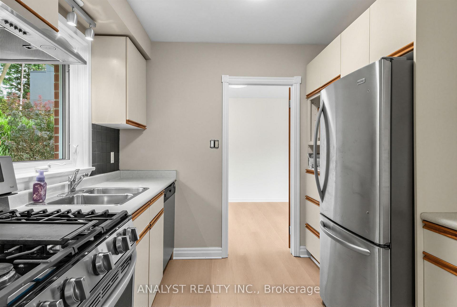 Photo 19 of 104 Cardish Street, Vaughan, Kleinburg — HOMEH