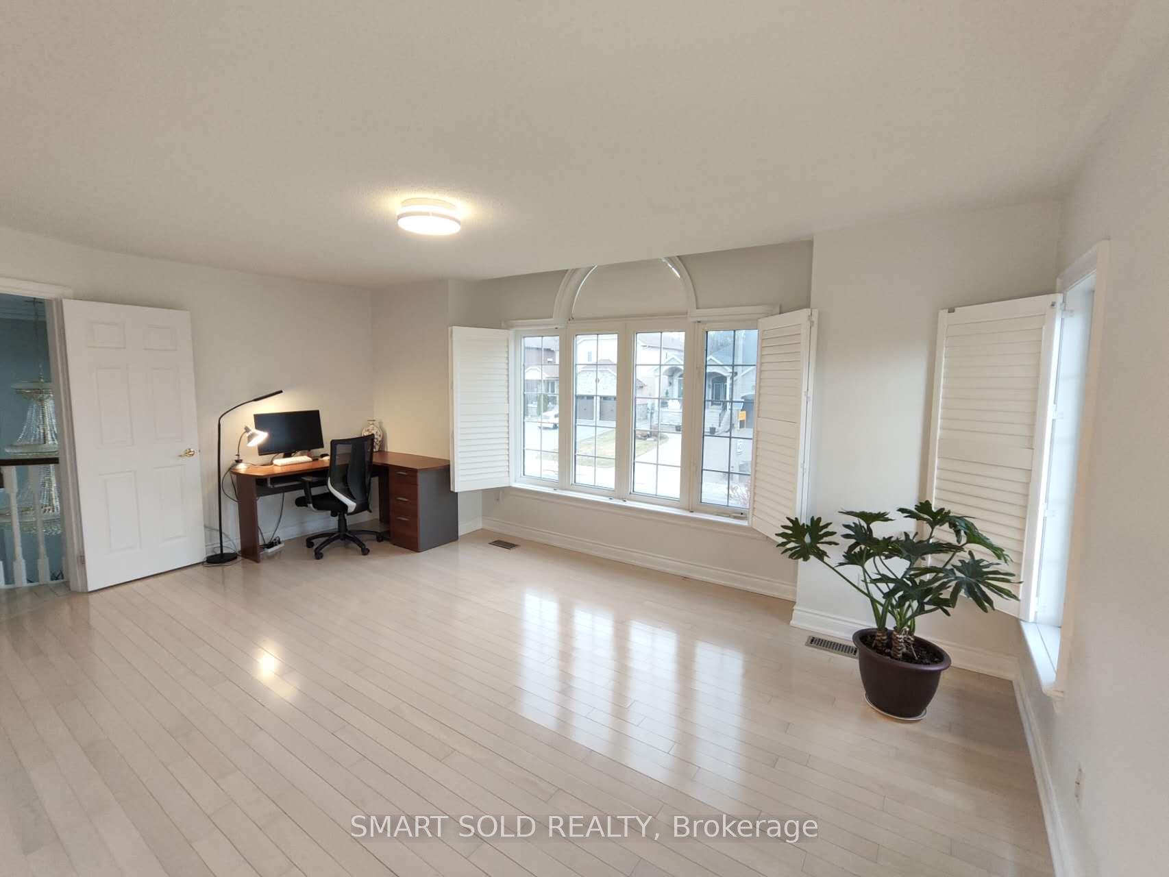 Photo 12 of 67 Chantilly Crescent, Richmond Hill, Westbrook — HOMEH