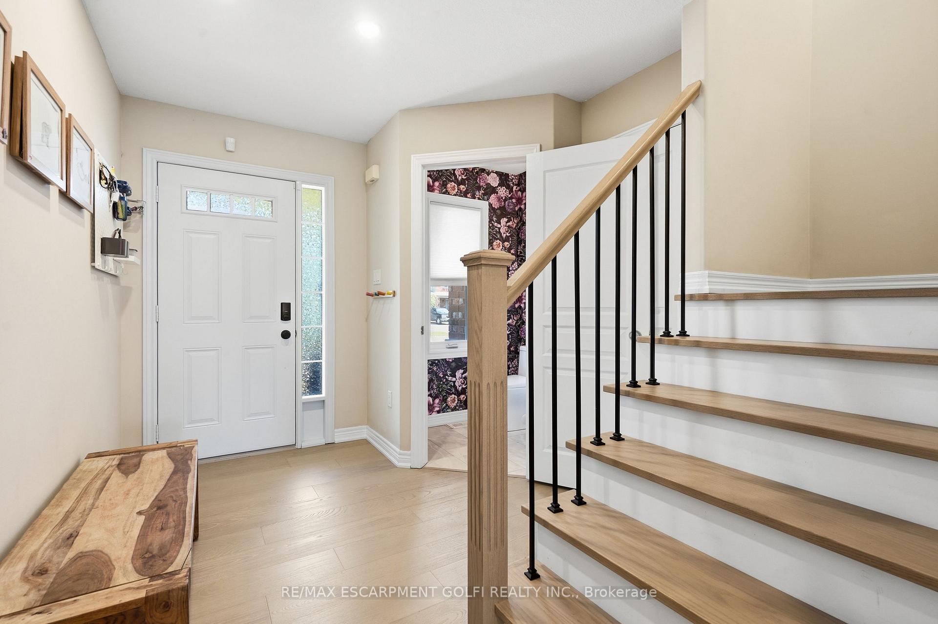 Photo 4 of 4480 Comfort Crescent, Lincoln, Beamsville — HOMEH