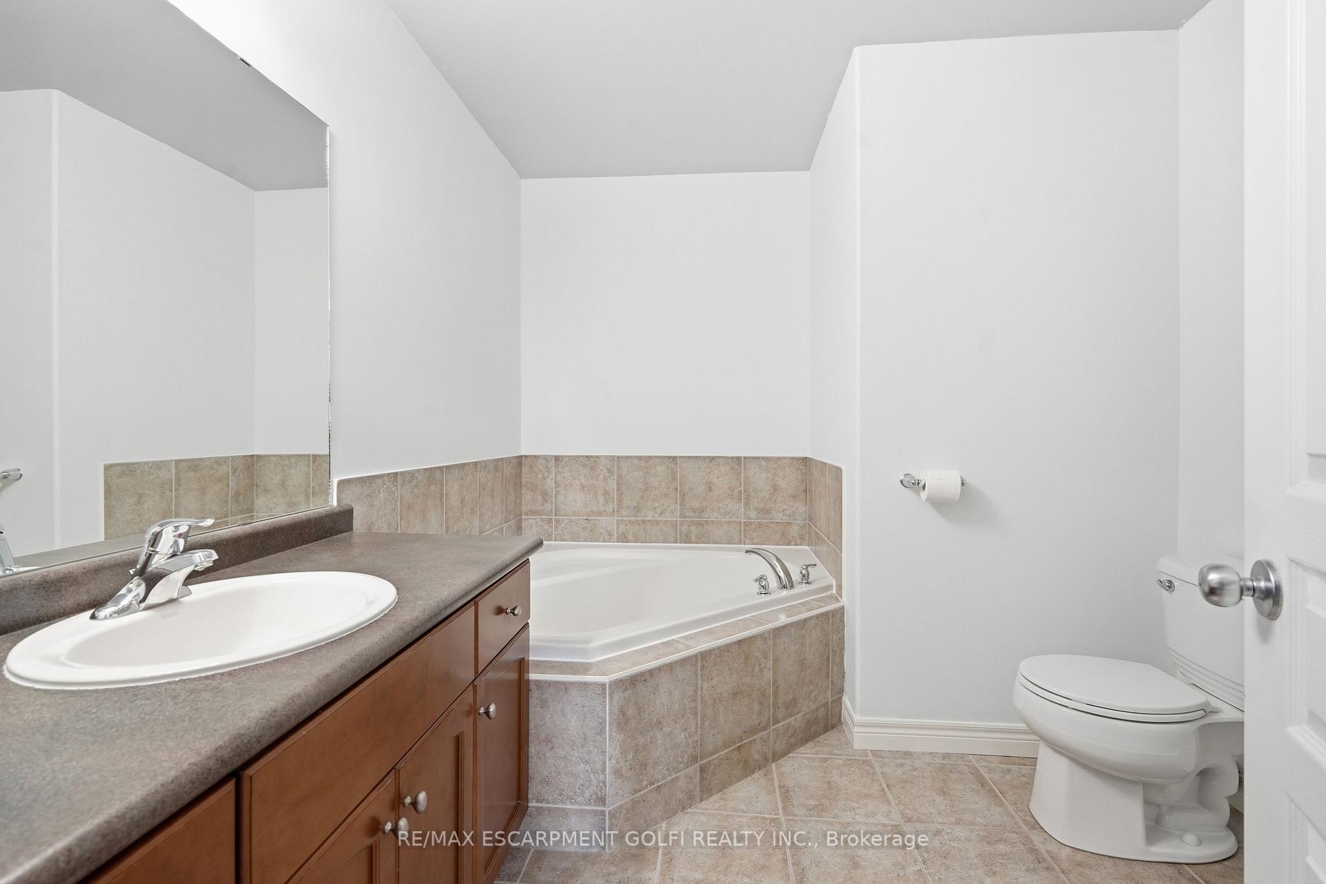 Photo 23 of 4480 Comfort Crescent, Lincoln, Beamsville — HOMEH