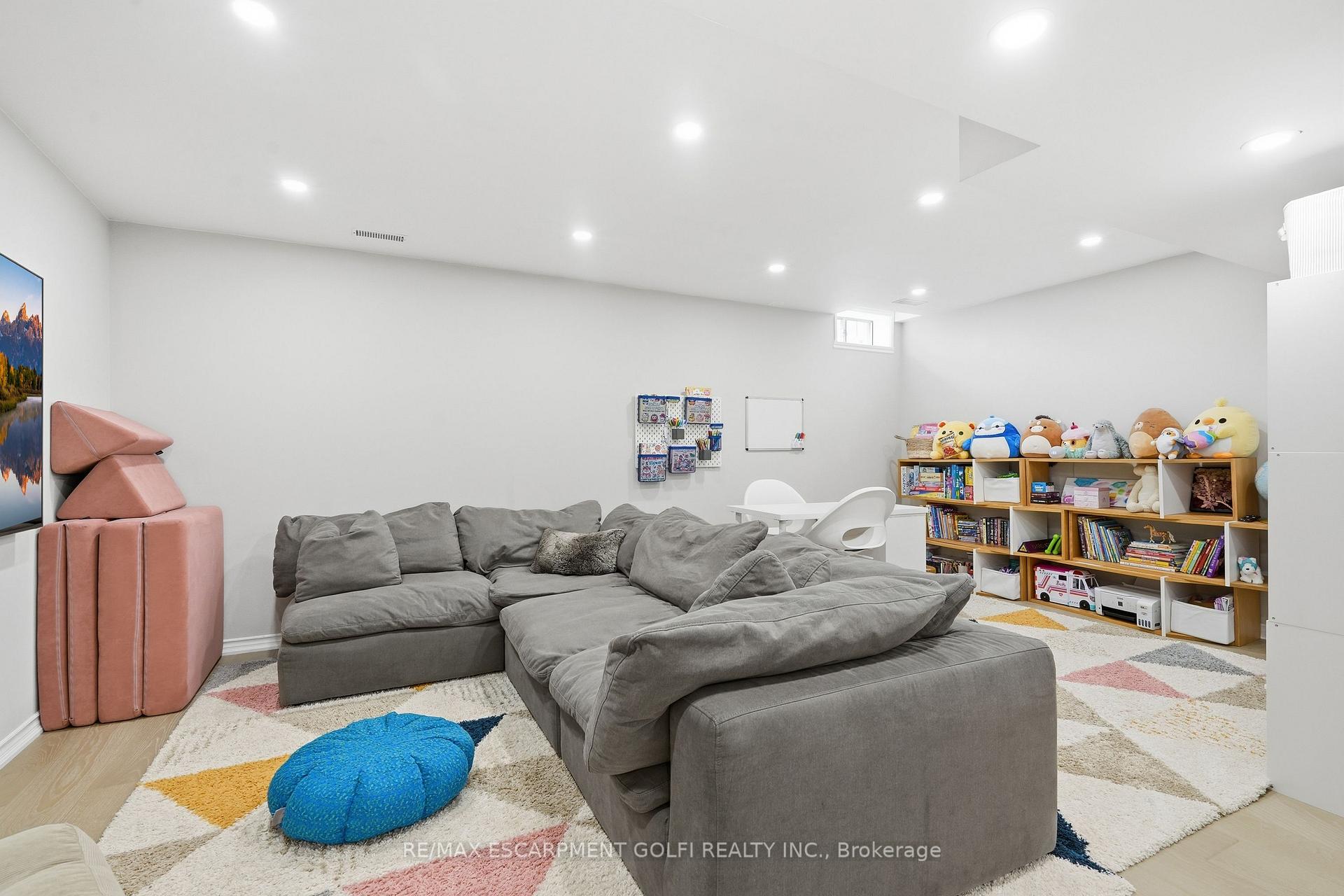 Photo 32 of 4480 Comfort Crescent, Lincoln, Beamsville — HOMEH