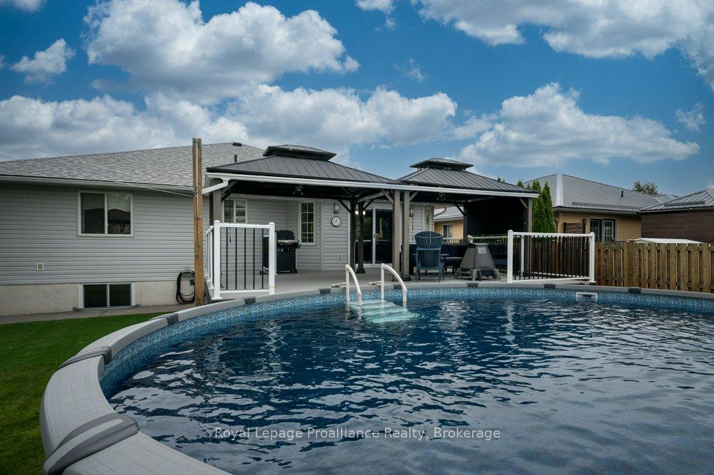 Photo 4 of 16 Forest Valley Drive, Quinte West, Frankford Ward — HOMEH