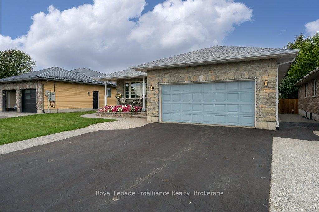 Photo 10 of 16 Forest Valley Drive, Quinte West, Frankford Ward — HOMEH