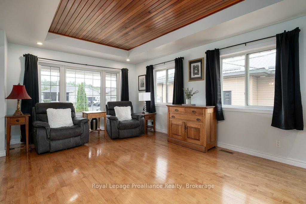 Photo 17 of 16 Forest Valley Drive, Quinte West, Frankford Ward — HOMEH