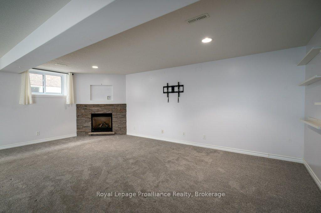 Photo 41 of 16 Forest Valley Drive, Quinte West, Frankford Ward — HOMEH