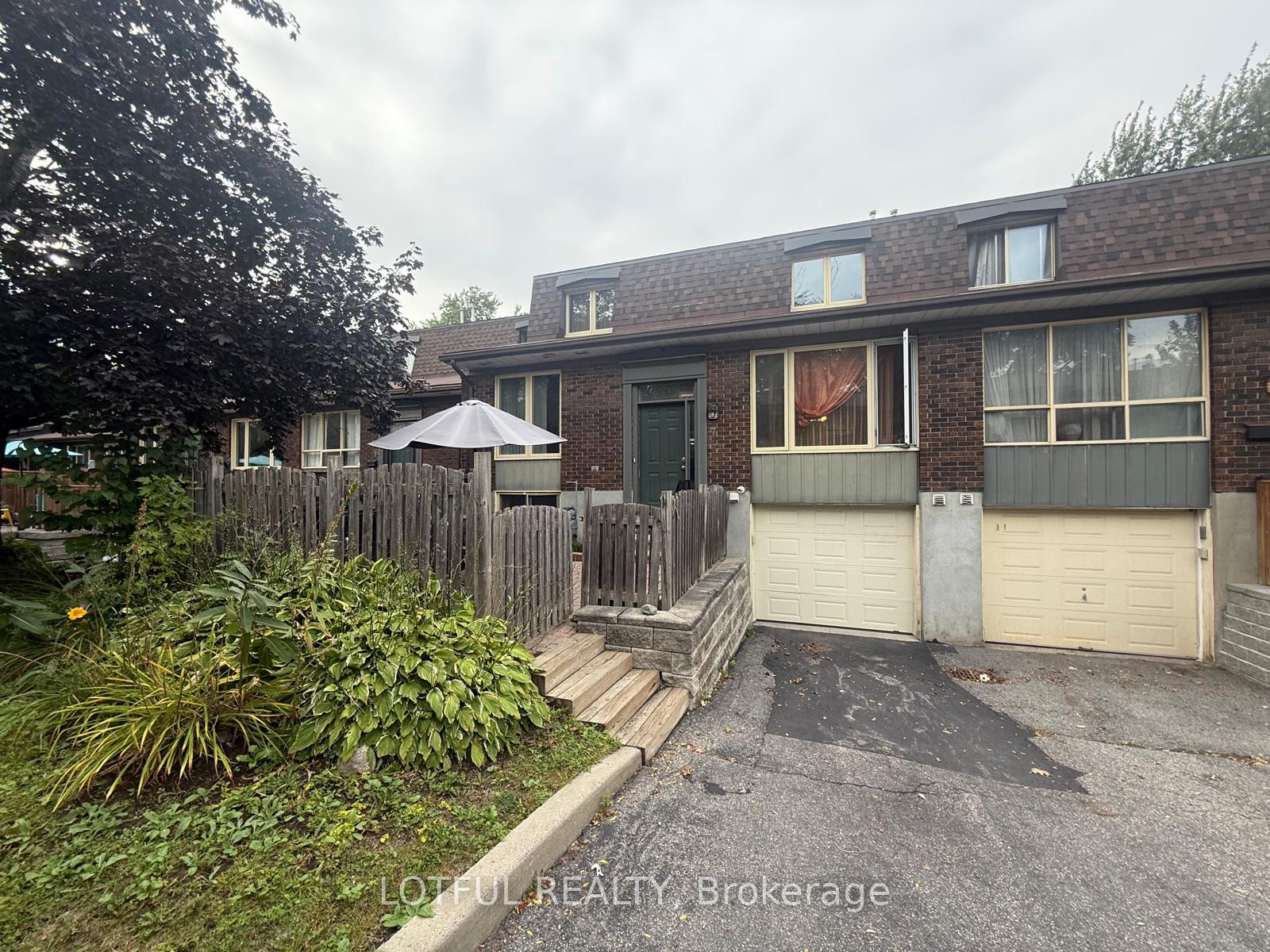 Photo 1 of 7 Viewpointe Private, Ottawa, Mooneys Bay/Riverside Park — HOMEH