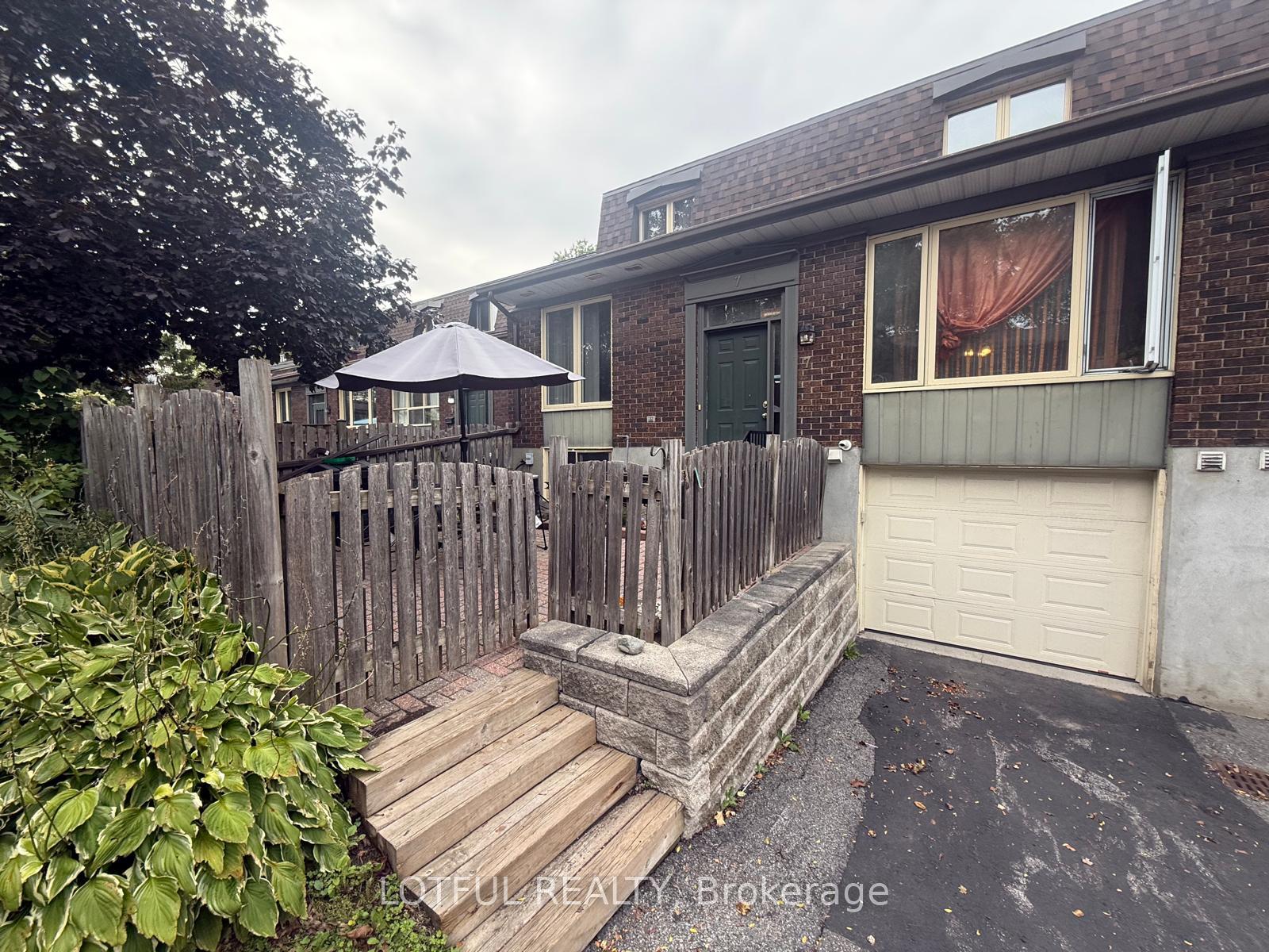 Photo 2 of 7 Viewpointe Private, Ottawa, Mooneys Bay/Riverside Park — HOMEH