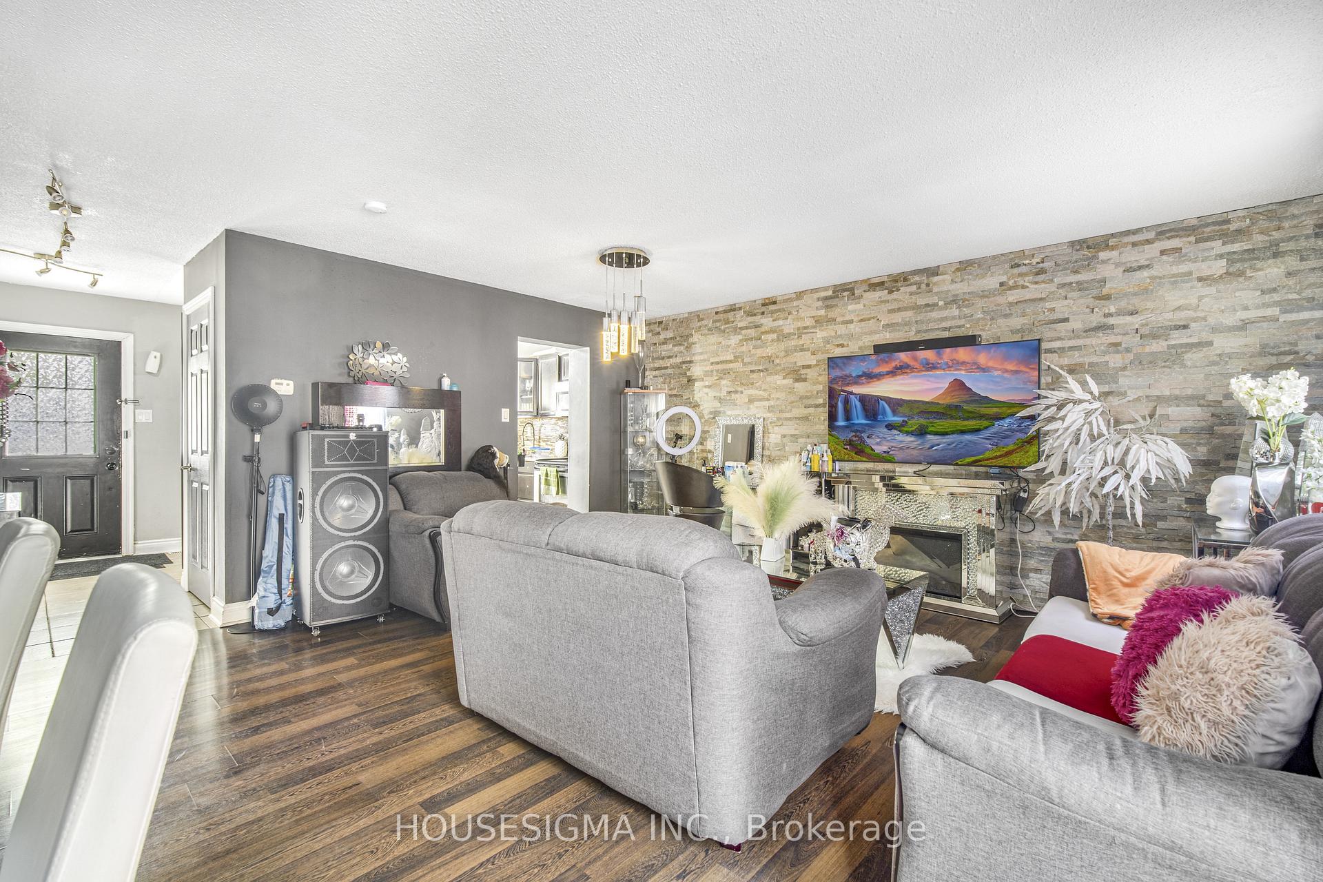 Photo 7 of Unit 61, 105 Hansen Road N, Brampton, Madoc — HOMEH