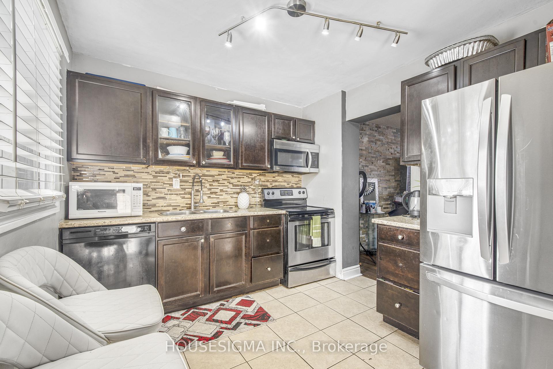 Photo 10 of Unit 61, 105 Hansen Road N, Brampton, Madoc — HOMEH
