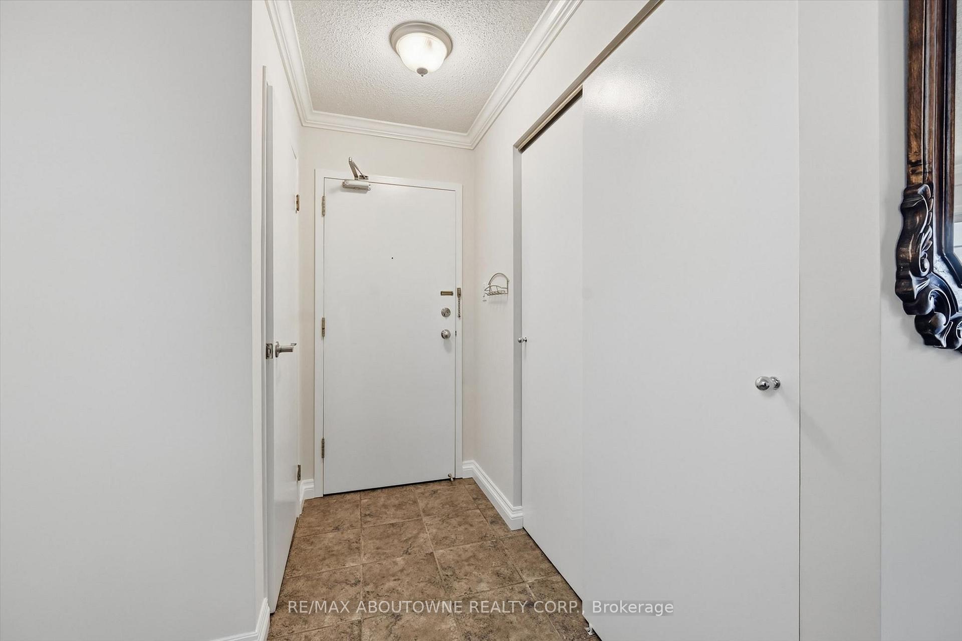 Photo 3 of Unit 1121, 1450 Glen Abbey Gate, Oakville, Glen Abbey — HOMEH