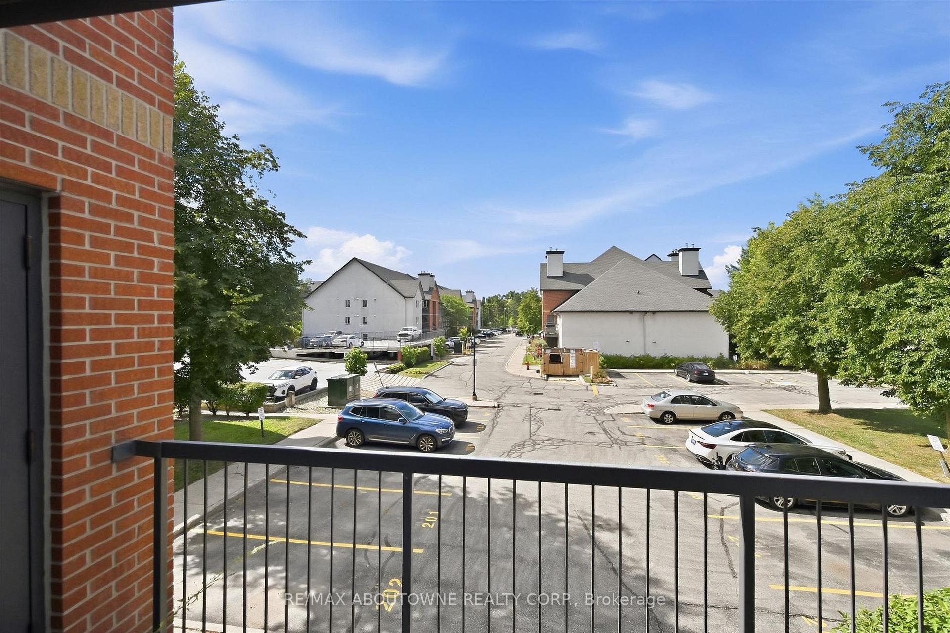Photo 10 of Unit 1121, 1450 Glen Abbey Gate, Oakville, Glen Abbey — HOMEH