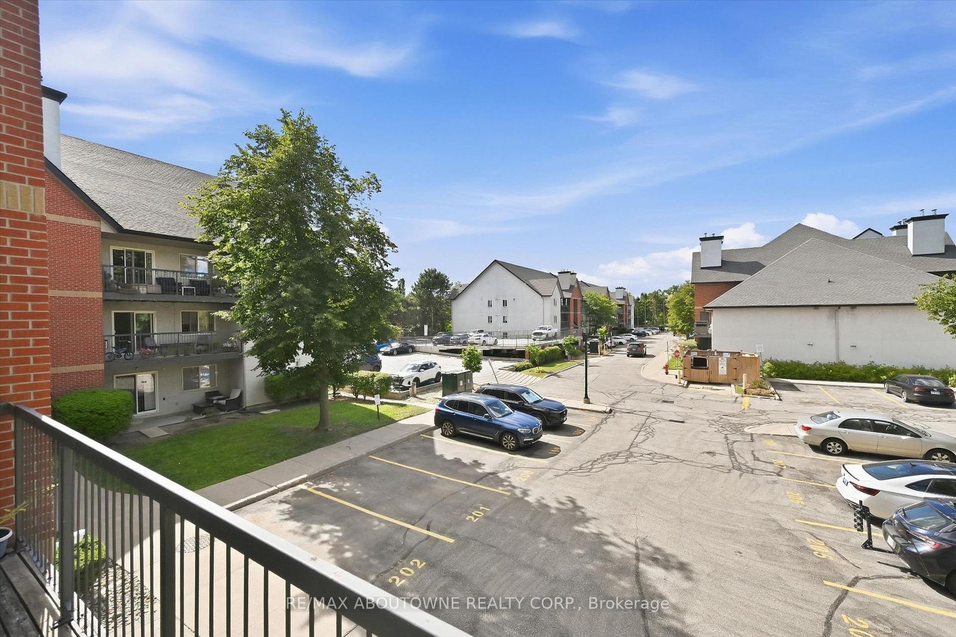 Photo 12 of Unit 1121, 1450 Glen Abbey Gate, Oakville, Glen Abbey — HOMEH
