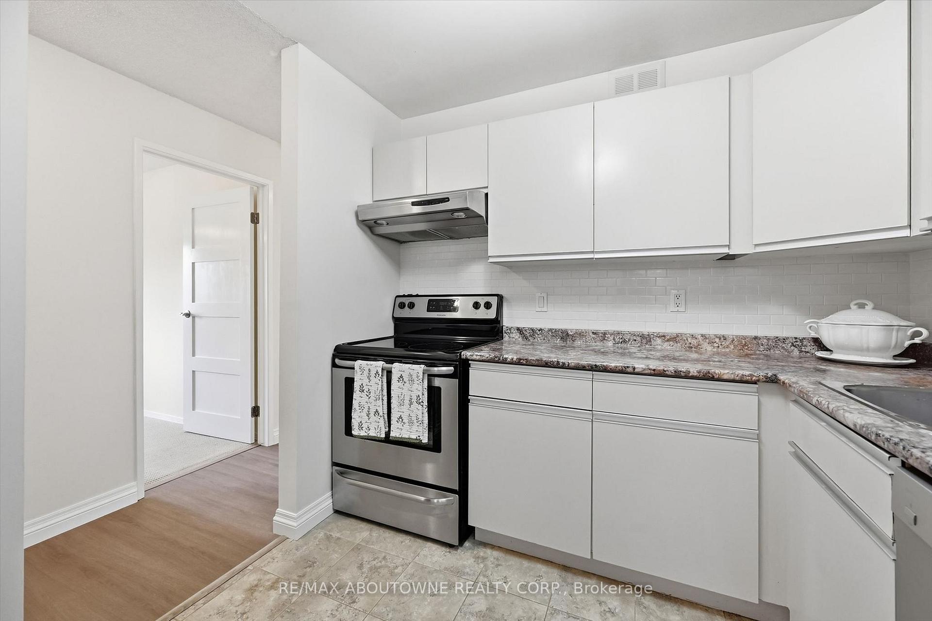 Photo 16 of Unit 1121, 1450 Glen Abbey Gate, Oakville, Glen Abbey — HOMEH