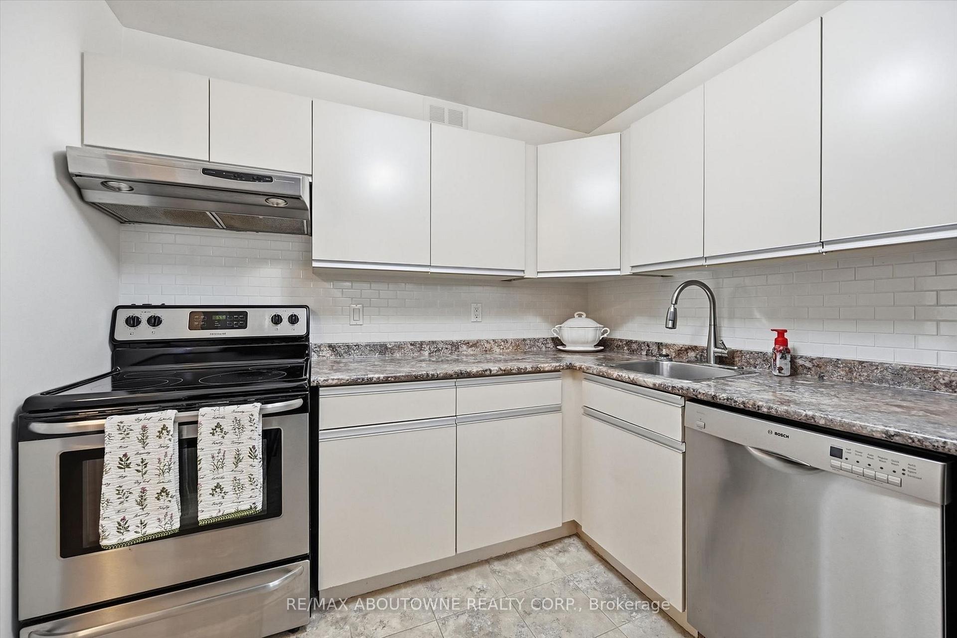 Photo 17 of Unit 1121, 1450 Glen Abbey Gate, Oakville, Glen Abbey — HOMEH