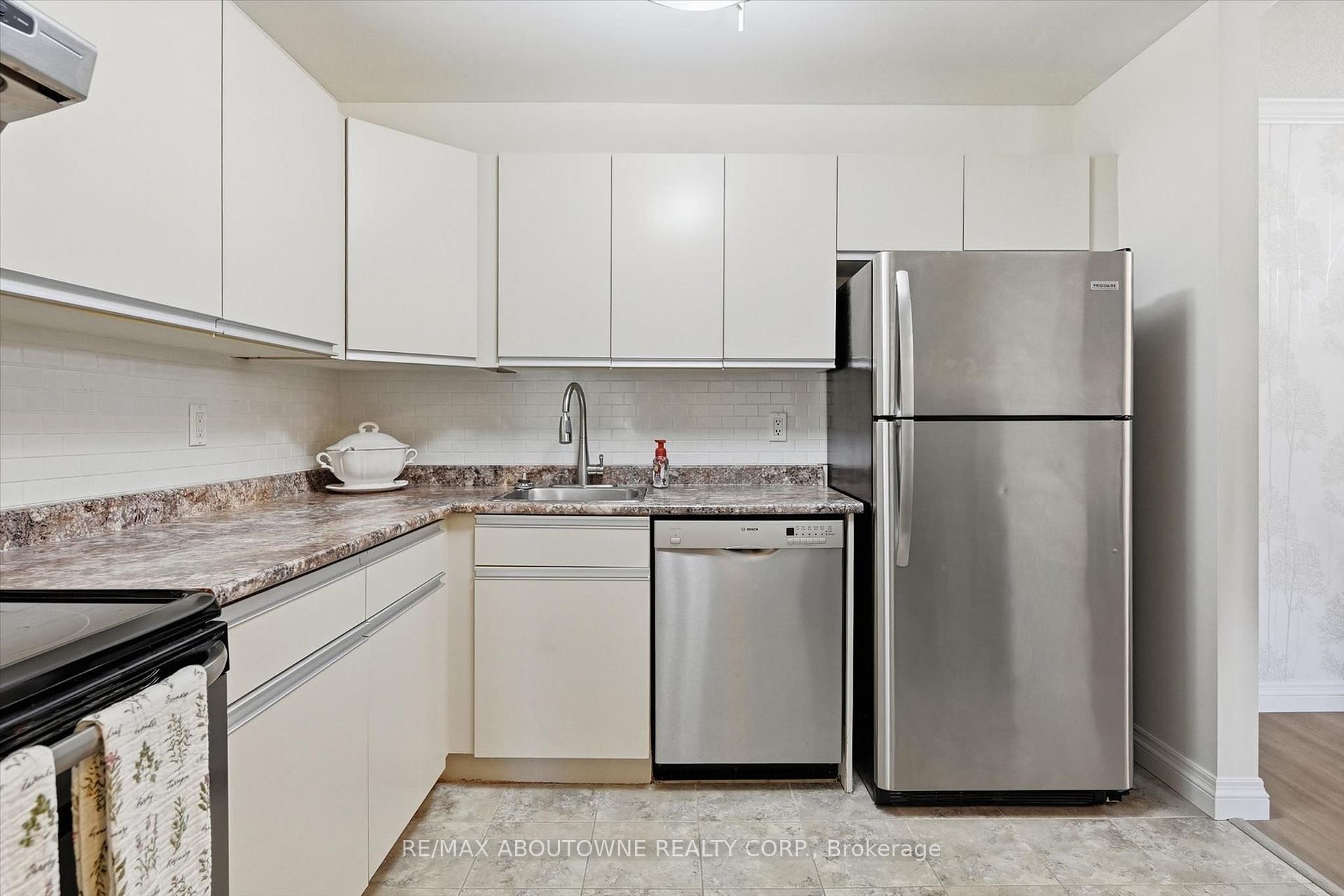 Photo 19 of Unit 1121, 1450 Glen Abbey Gate, Oakville, Glen Abbey — HOMEH