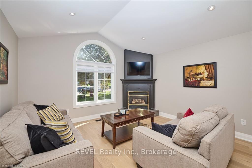 Photo 6 of 26 Oakridge Boulevard, Pelham, Fonthill — HOMEH