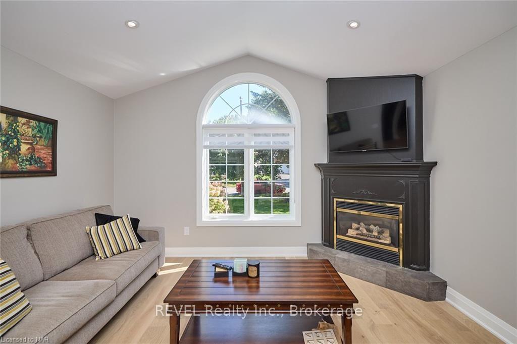 Photo 7 of 26 Oakridge Boulevard, Pelham, Fonthill — HOMEH