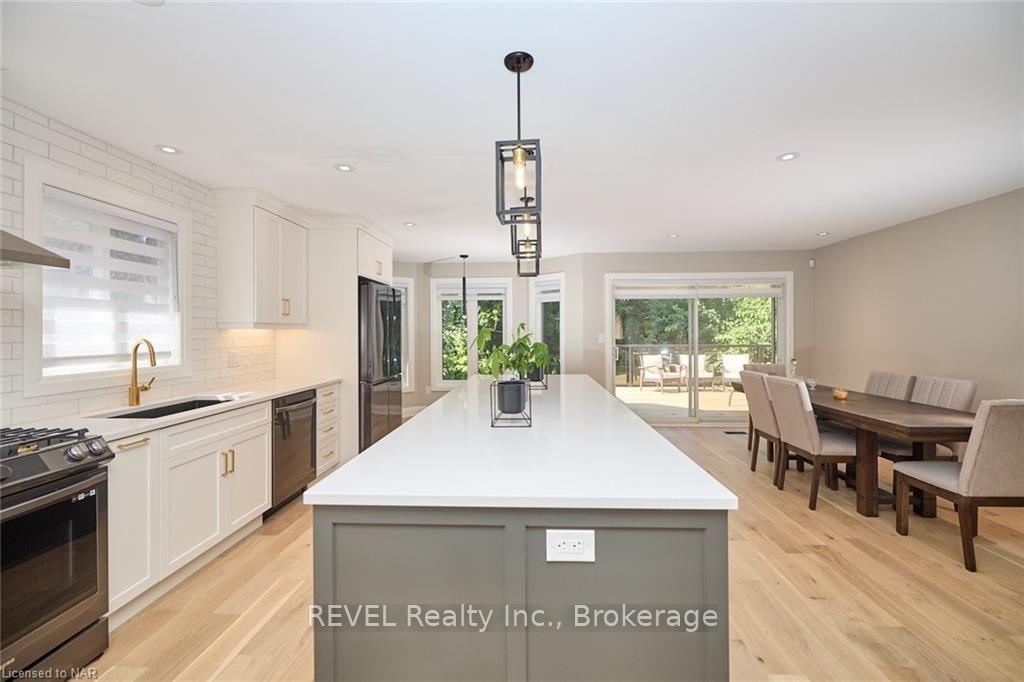 Photo 10 of 26 Oakridge Boulevard, Pelham, Fonthill — HOMEH