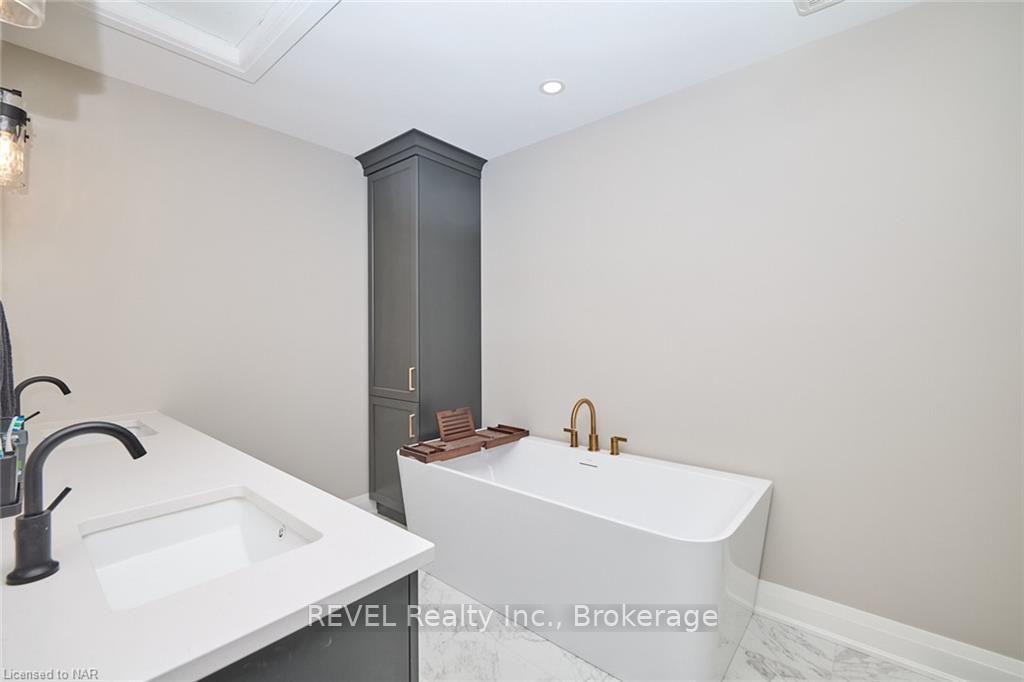Photo 24 of 26 Oakridge Boulevard, Pelham, Fonthill — HOMEH