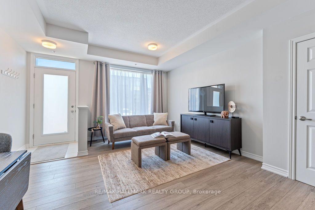 Photo 2 of 710 Kizis Private, Ottawa, CFB Rockcliffe and Area — HOMEH