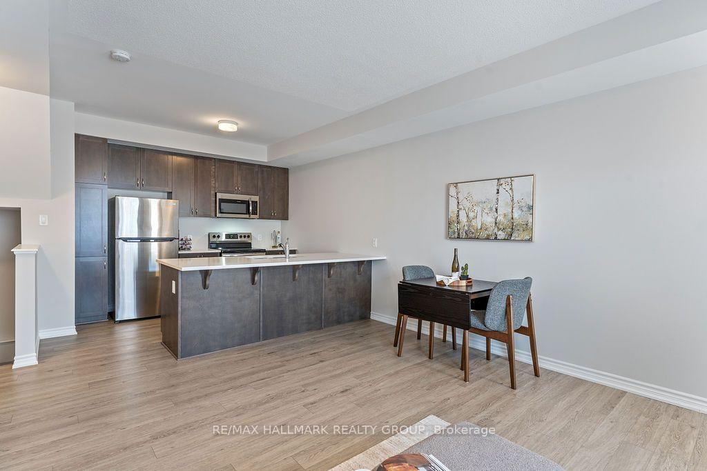 Photo 5 of 710 Kizis Private, Ottawa, CFB Rockcliffe and Area — HOMEH