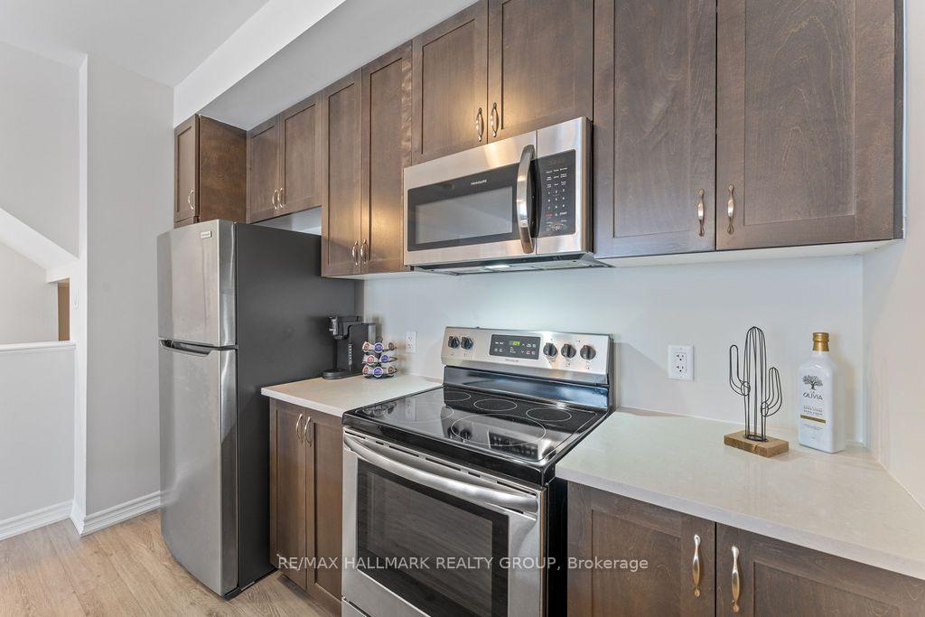 Photo 9 of 710 Kizis Private, Ottawa, CFB Rockcliffe and Area — HOMEH