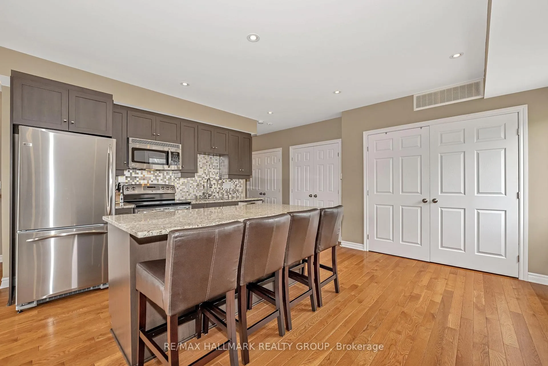 Photo 4 of Unit 6, 1220 Mcwatters Road, Ottawa, Queensway Terrace South/Ridgeview — HOMEH