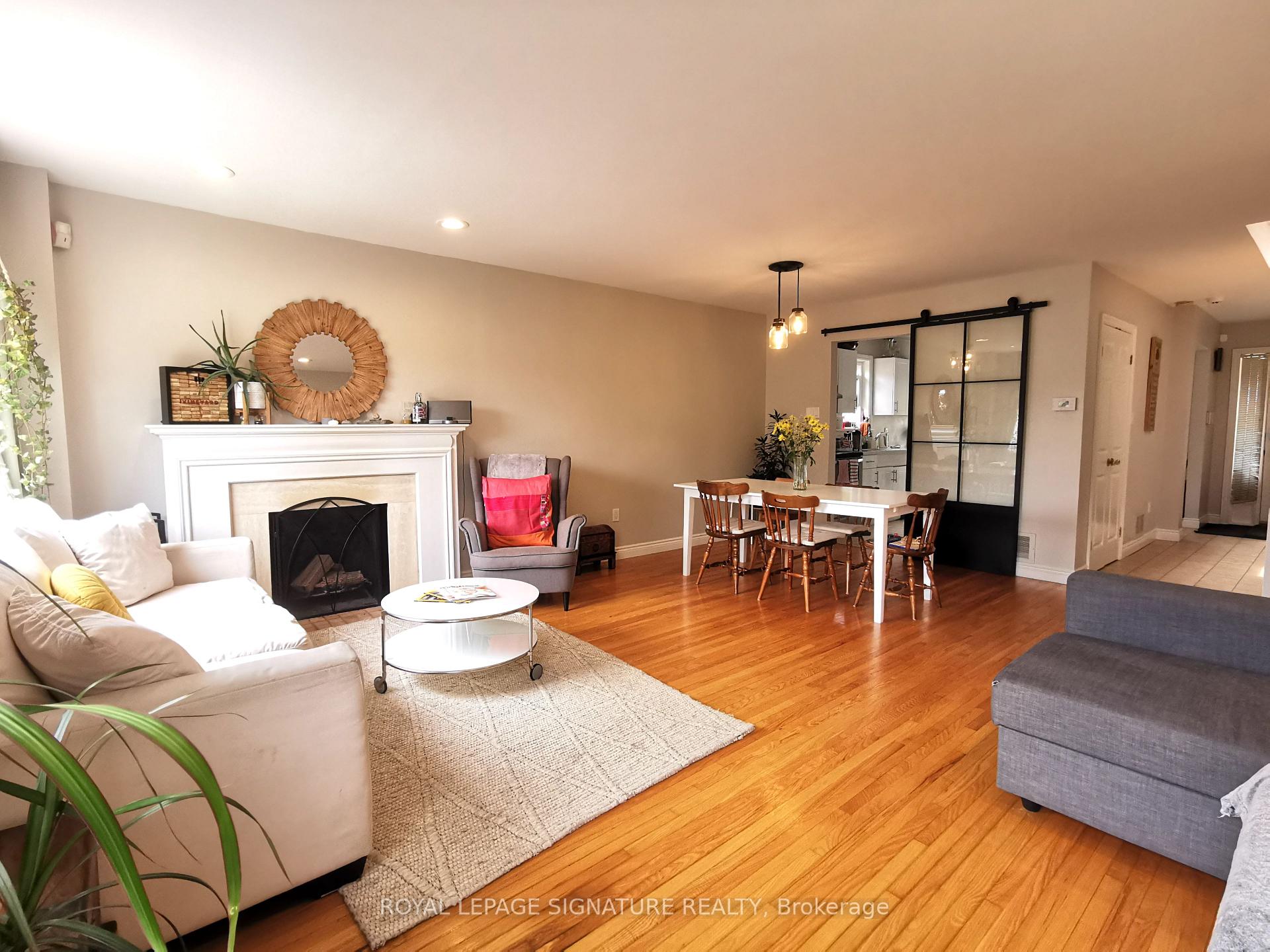 Photo 3 of 13 Mulberry Crescent, Toronto, Oakwood Village — HOMEH
