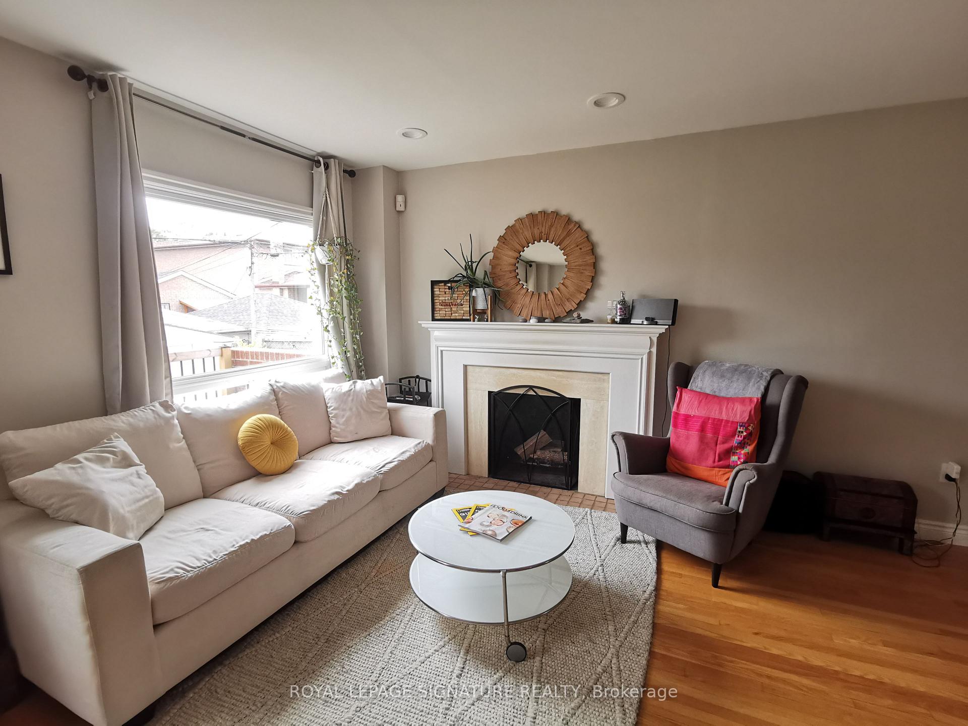 Photo 4 of 13 Mulberry Crescent, Toronto, Oakwood Village — HOMEH