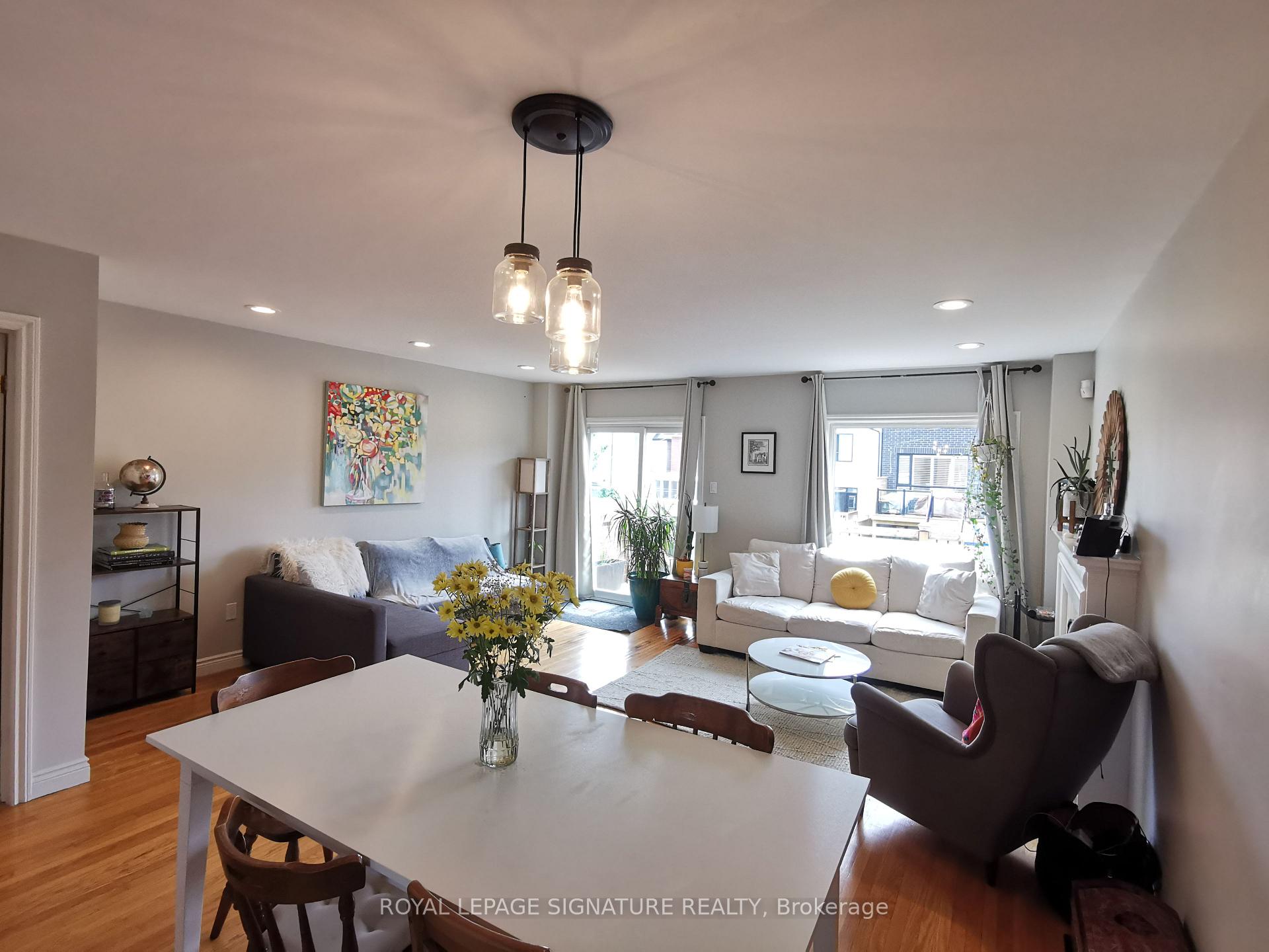 Photo 8 of 13 Mulberry Crescent, Toronto, Oakwood Village — HOMEH