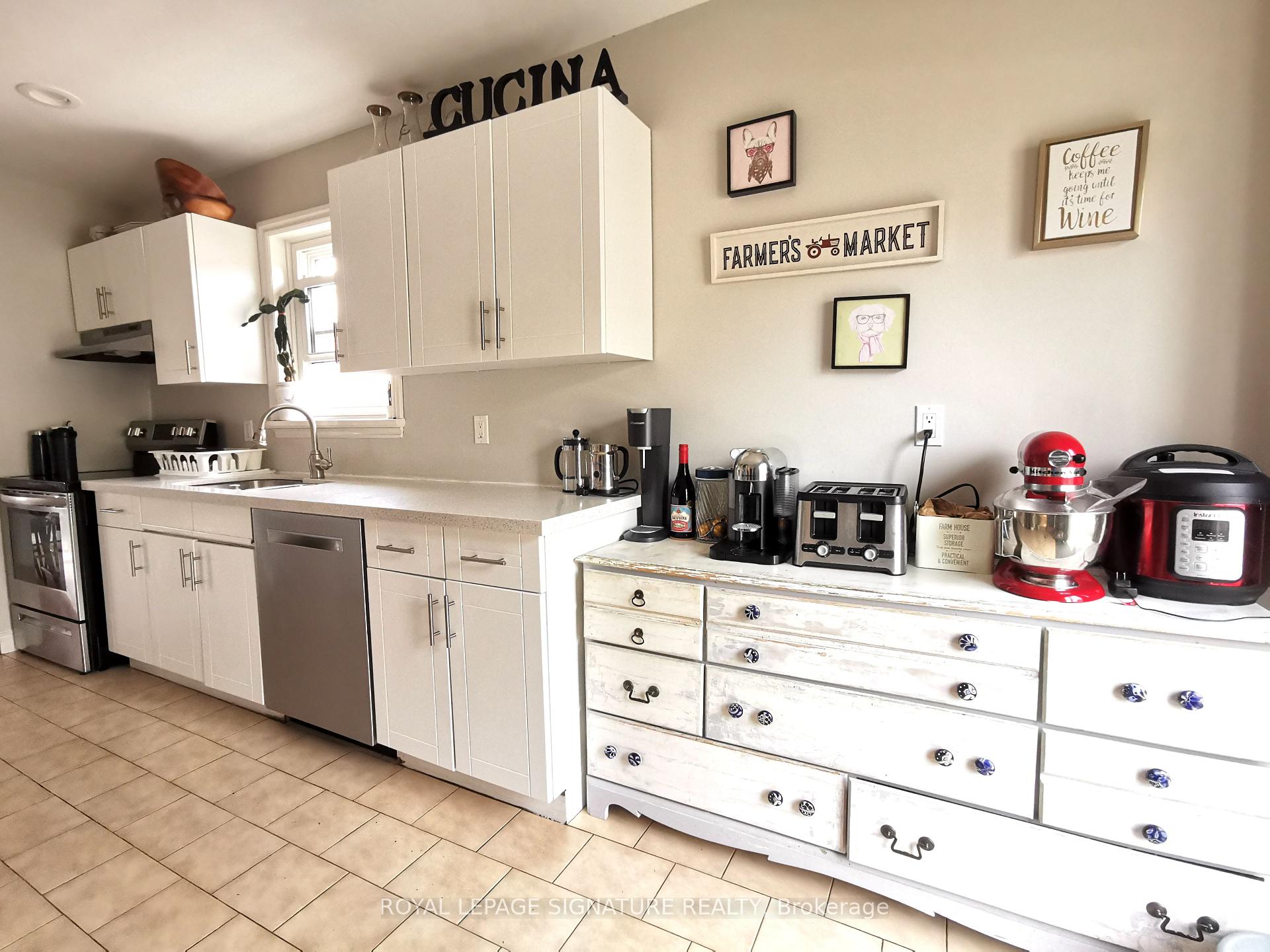 Photo 10 of 13 Mulberry Crescent, Toronto, Oakwood Village — HOMEH