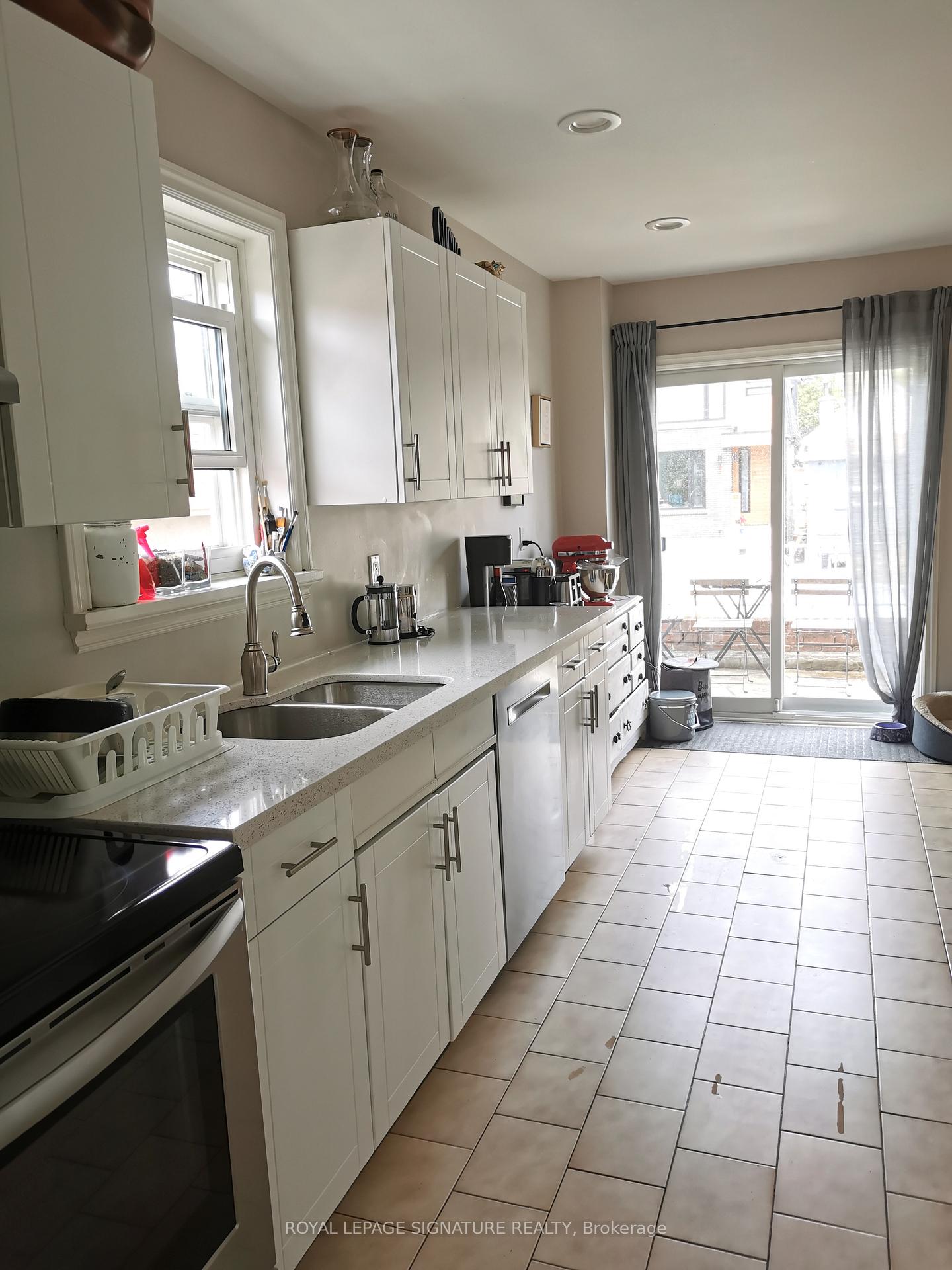 Photo 11 of 13 Mulberry Crescent, Toronto, Oakwood Village — HOMEH