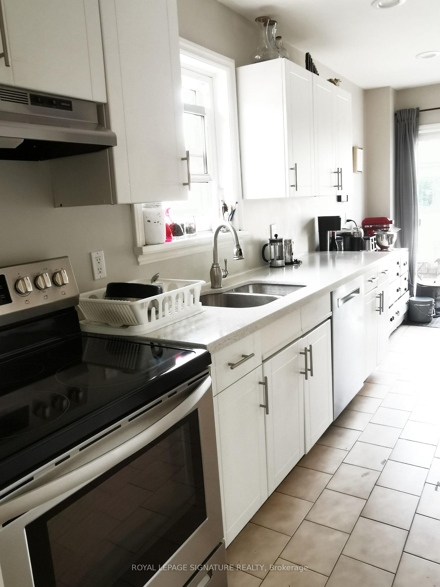 Photo 12 of 13 Mulberry Crescent, Toronto, Oakwood Village — HOMEH
