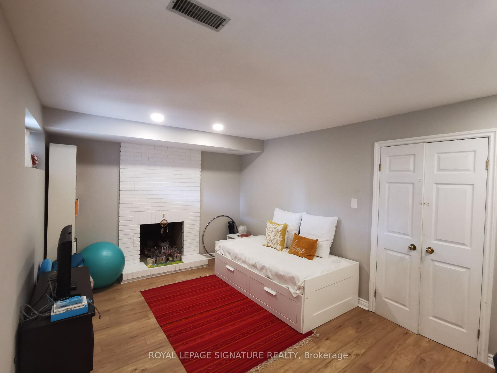 Photo 23 of 13 Mulberry Crescent, Toronto, Oakwood Village — HOMEH