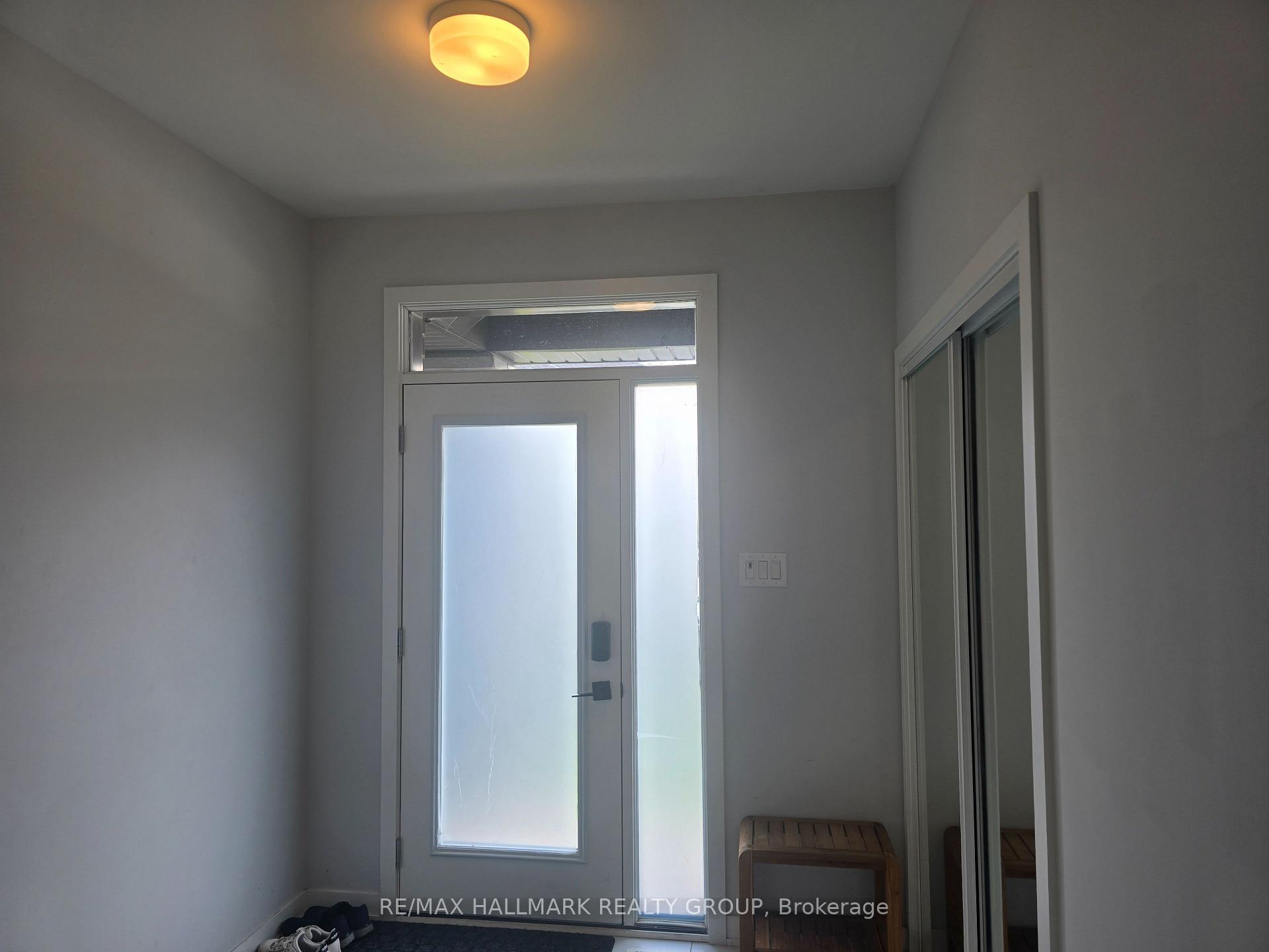 Photo 2 of 646 Fenwick Way, Ottawa, Barrhaven - Stonebridge — HOMEH